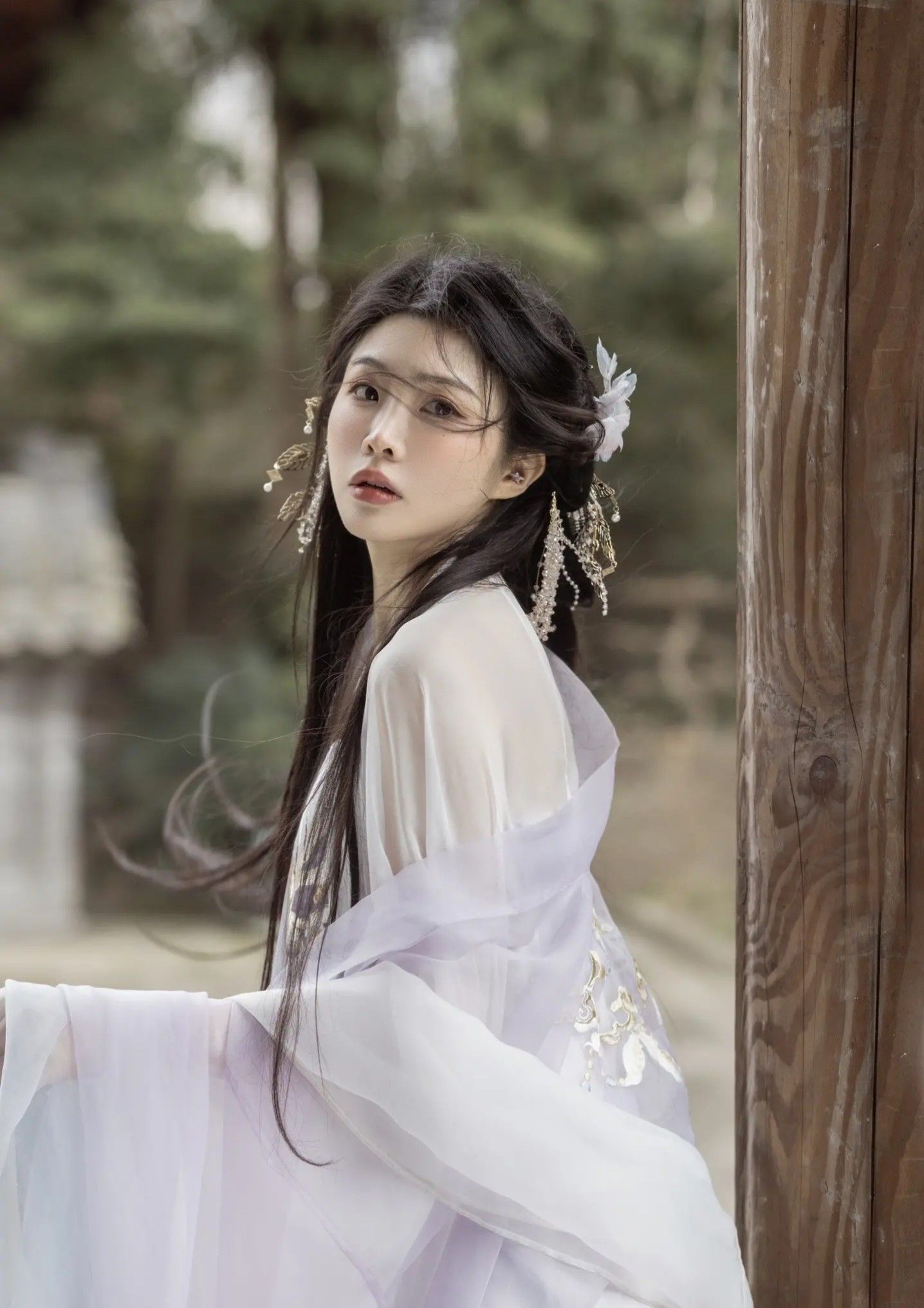 The Winter Bride in a Red Cheongsam:A Tale of Elegance and Tradition The Winter Bride in a Red Cheongsam:A Tale of Elegance and Tradition