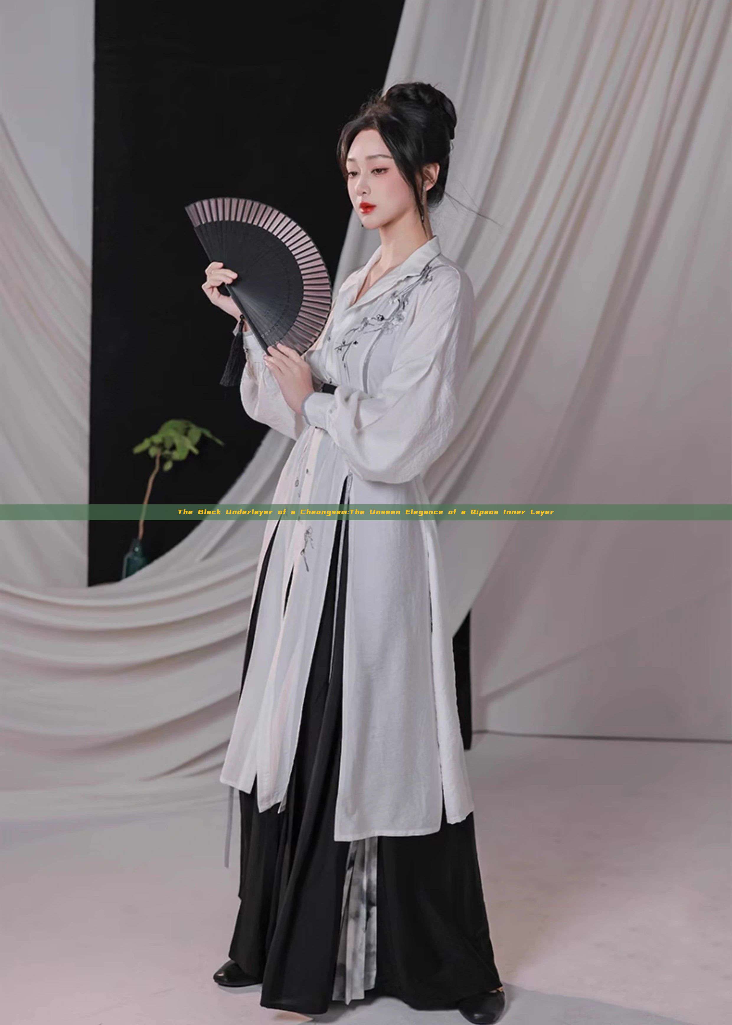 The Black Underlayer of a Cheongsam:The Unseen Elegance of a Qipaos Inner Layer The Black Underlayer of a Cheongsam:The Unseen Elegance of a Qipaos Inner Layer