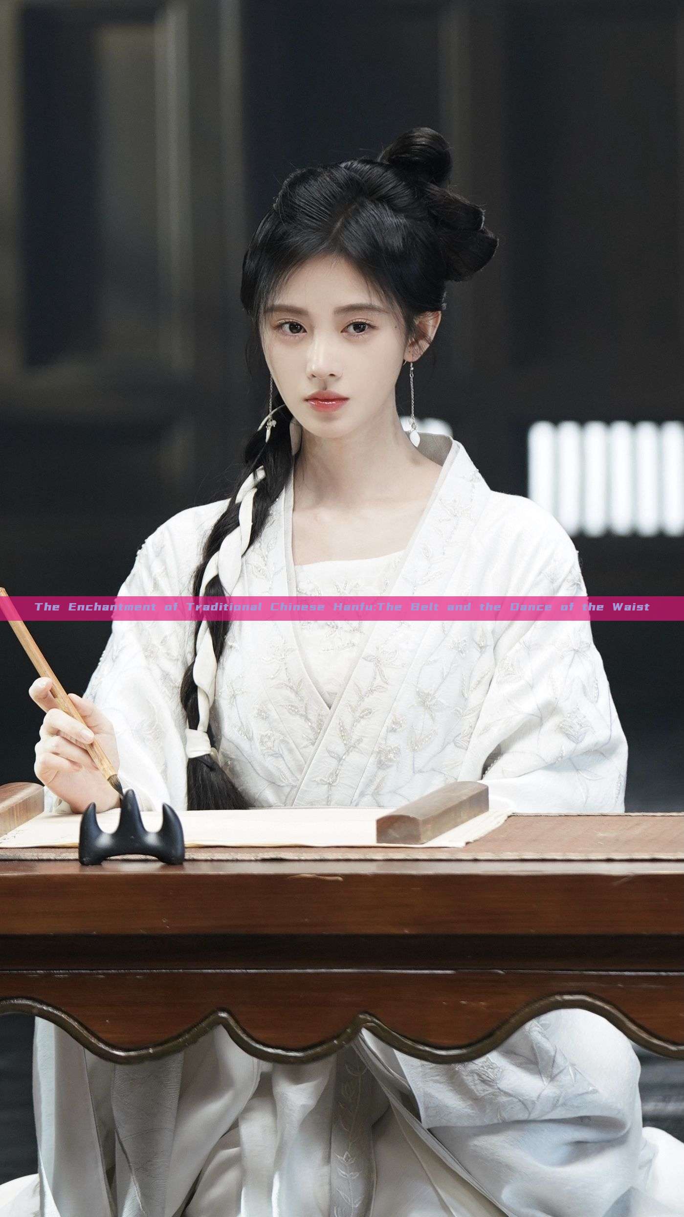 The Enchantment of Traditional Chinese Hanfu:The Belt and the Dance of the Waist The Enchantment of Traditional Chinese Hanfu:The Belt and the Dance of the Waist