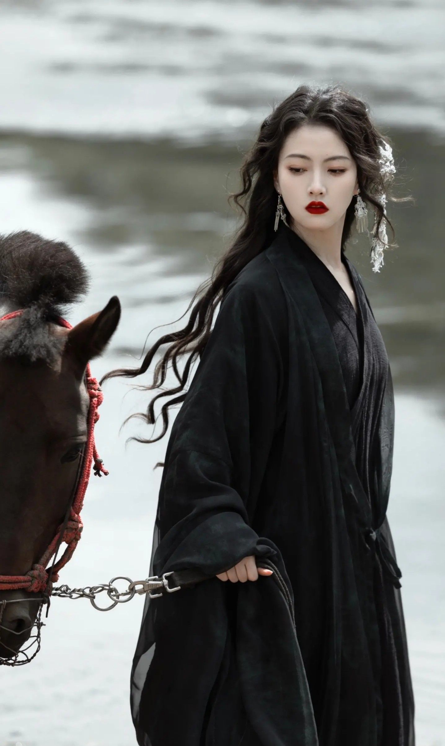 Embroidery Details in a Hanfu Strappy Underlayer:A Closer Look Embroidery Details in a Hanfu Strappy Underlayer:A Closer Look