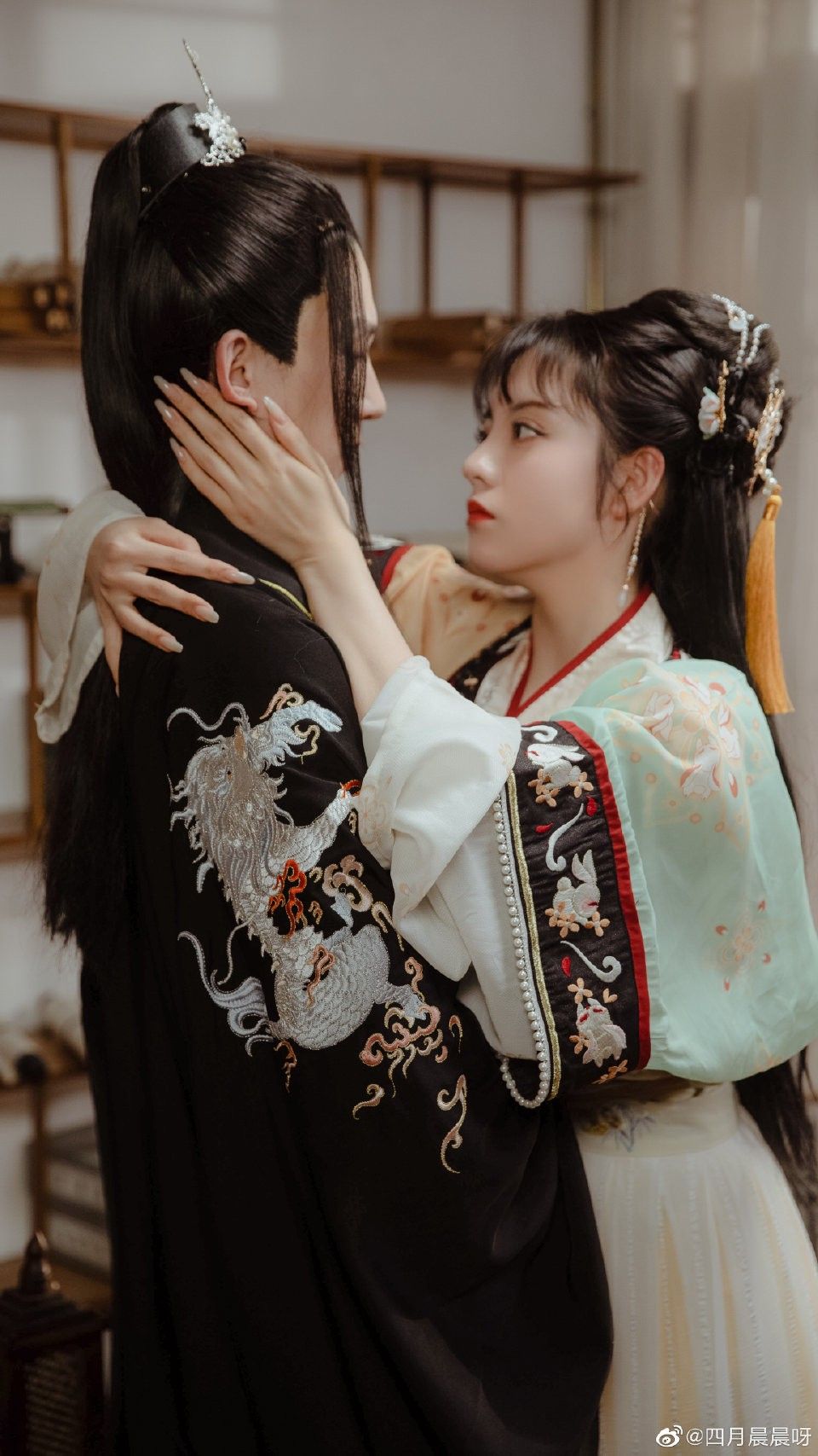 Summer Splendor:The Divine Maiden in Traditional Hanfu Attire Summer Splendor:The Divine Maiden in Traditional Hanfu Attire