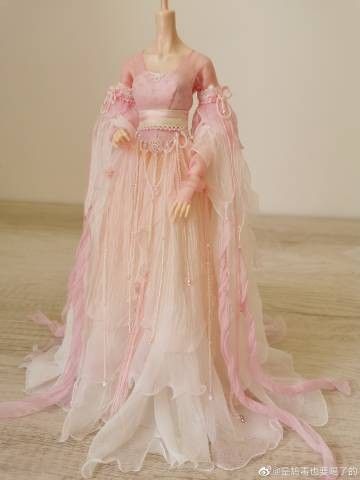 A Little Girl in Summer:The Charm of Light Green Hanfu A Little Girl in Summer:The Charm of Light Green Hanfu