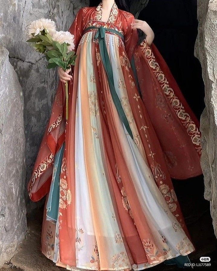 The Splendor of Hanfu Shawls:A Close Examination of the Small Pijians The Splendor of Hanfu Shawls:A Close Examination of the Small Pijians