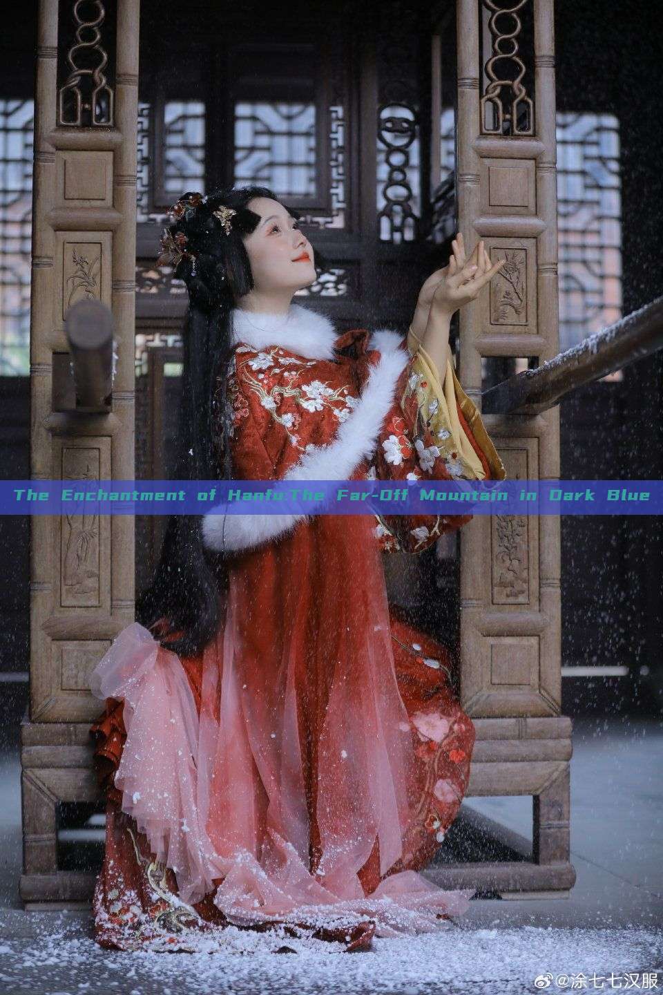 The Enchantment of Hanfu:The Far-Off Mountain in Dark Blue The Enchantment of Hanfu:The Far-Off Mountain in Dark Blue