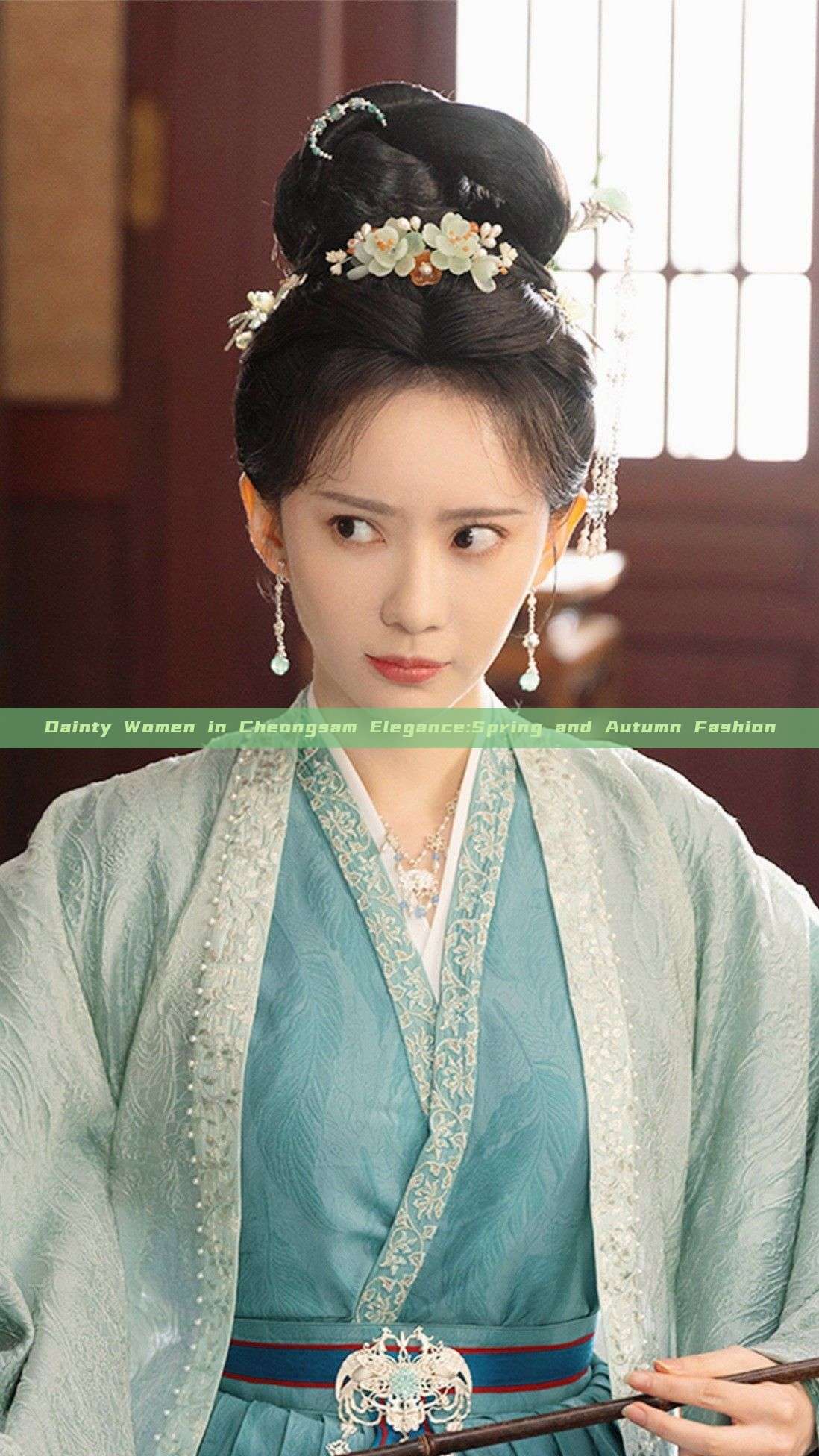 Dainty Women in Cheongsam Elegance:Spring and Autumn Fashion Dainty Women in Cheongsam Elegance:Spring and Autumn Fashion