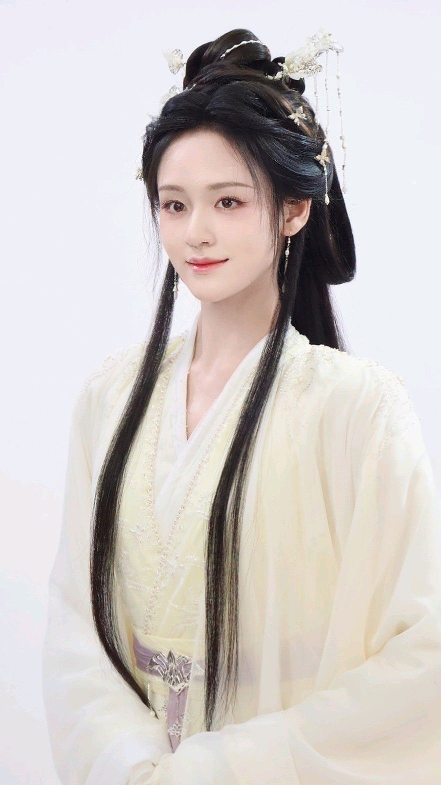Reconstructing Tang-Style Hanfu:A Journey Through Ancient Chinese Fashion Reconstructing Tang-Style Hanfu:A Journey Through Ancient Chinese Fashion