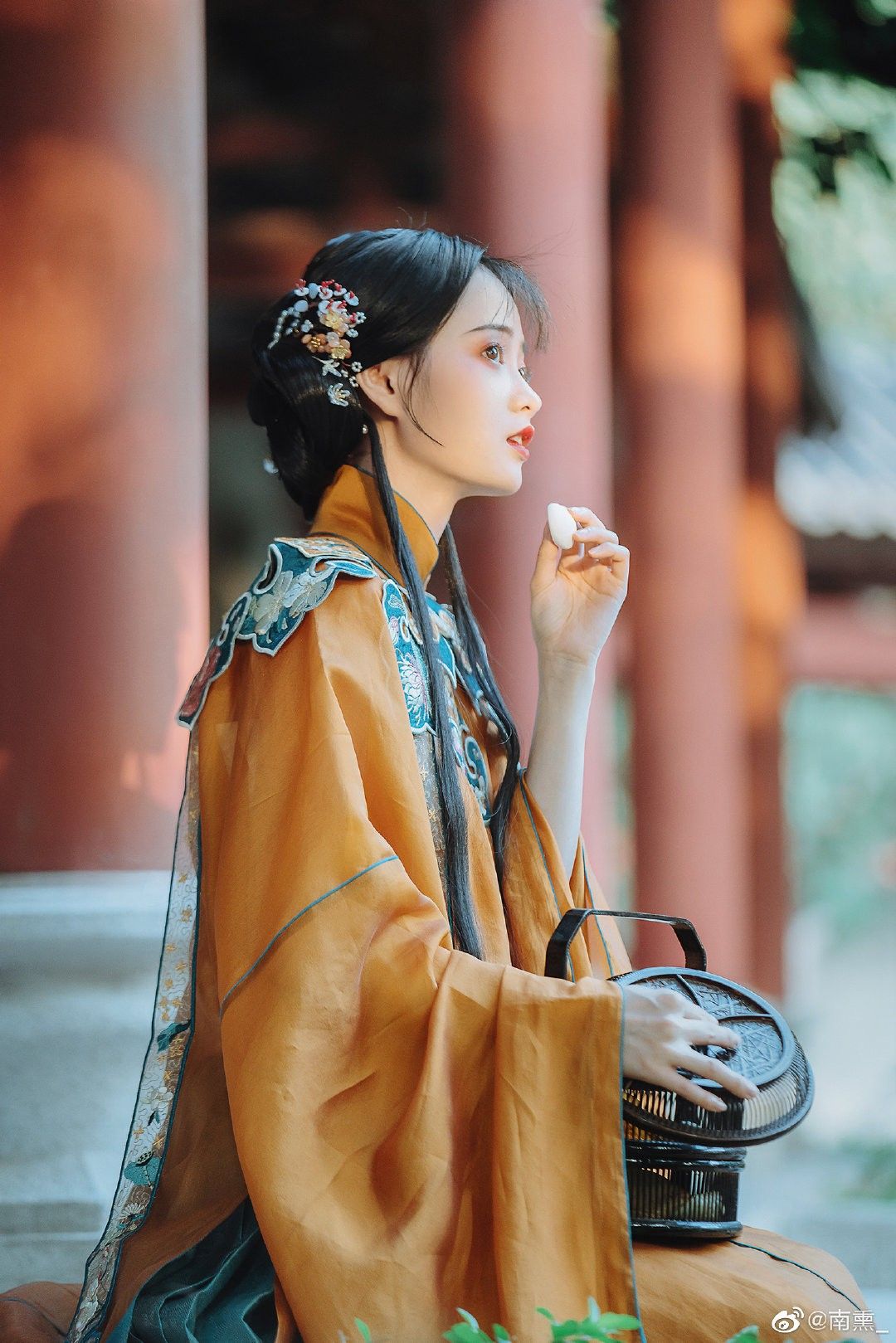 Winter Fashion Statement:The Cheongsam-Inspired Bag and Its Allure Winter Fashion Statement:The Cheongsam-Inspired Bag and Its Allure