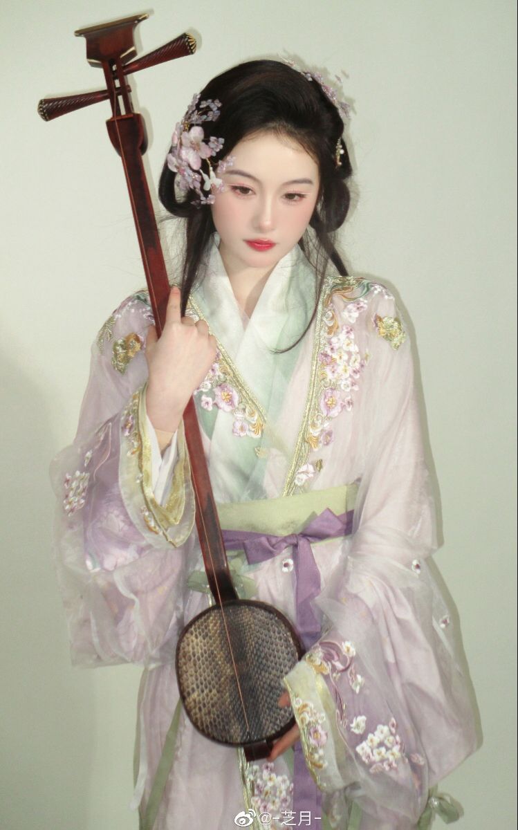 2024 Autumn-Mid Autumn Festival Collection:The Enchanting Tale of Hanfu Girl 2024 Autumn-Mid Autumn Festival Collection:The Enchanting Tale of Hanfu Girl