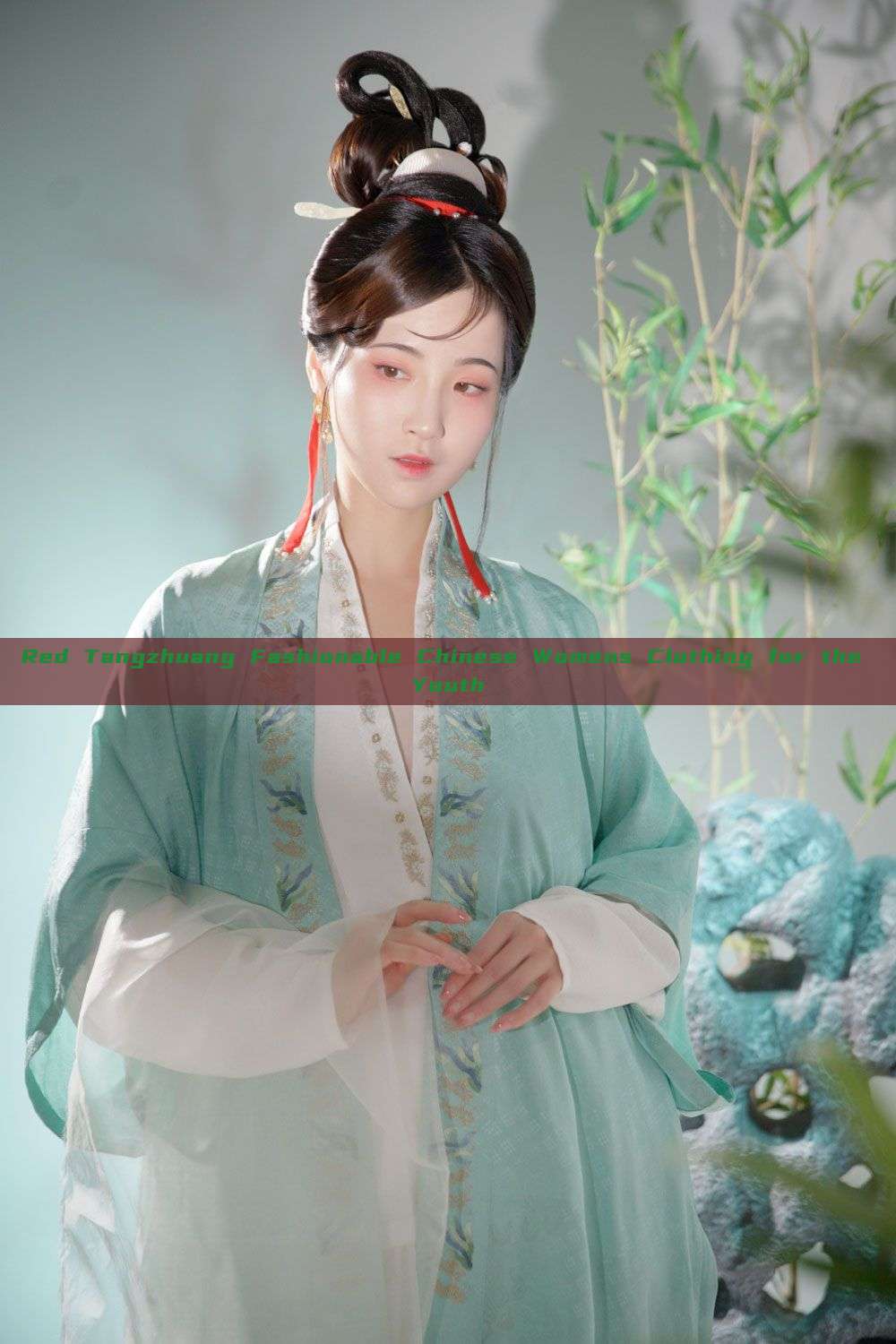 Red Tangzhuang Fashionable Chinese Womens Clothing for the Youth Red Tangzhuang Fashionable Chinese Womens Clothing for the Youth