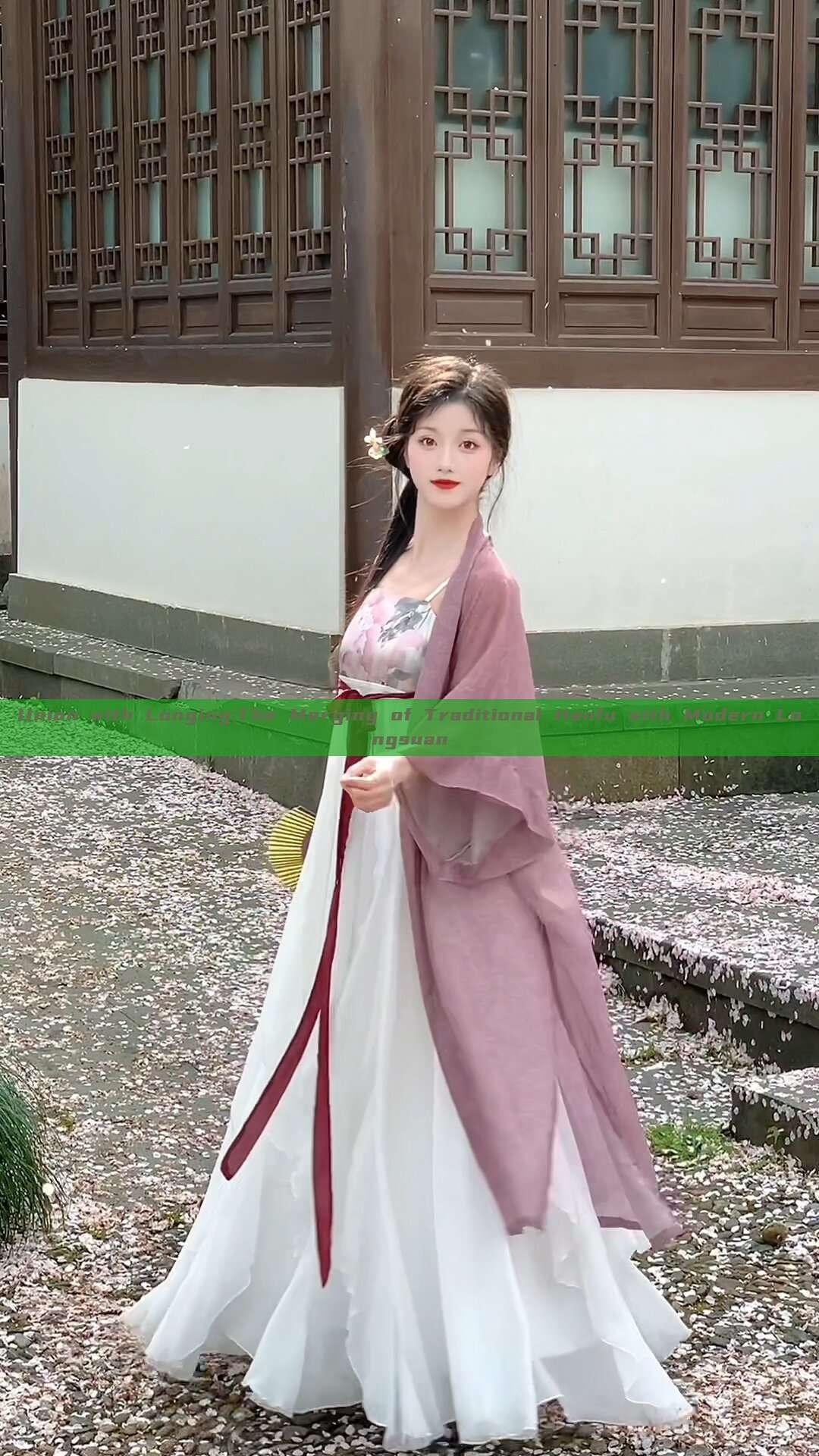Union with Longing:The Merging of Traditional Hanfu with Modern Longsuan Union with Longing:The Merging of Traditional Hanfu with Modern Longsuan