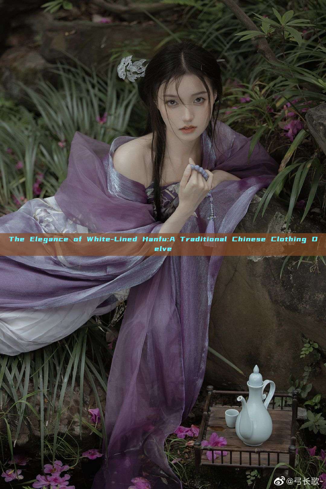The Elegance of White-Lined Hanfu:A Traditional Chinese Clothing Delve