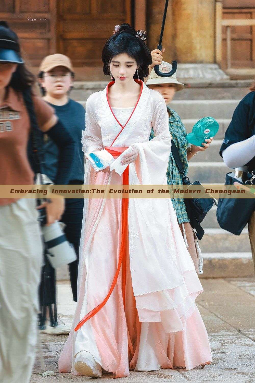 Embracing Innovation:The Evolution of the Modern Cheongsam Embracing Innovation:The Evolution of the Modern Cheongsam