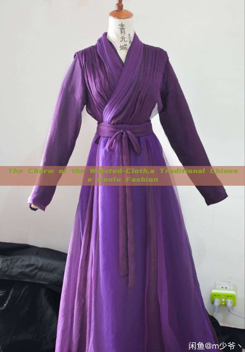 The Charm of the Waisted-Cloth,a Traditional Chinese Hanfu Fashion The Charm of the Waisted-Cloth,a Traditional Chinese Hanfu Fashion