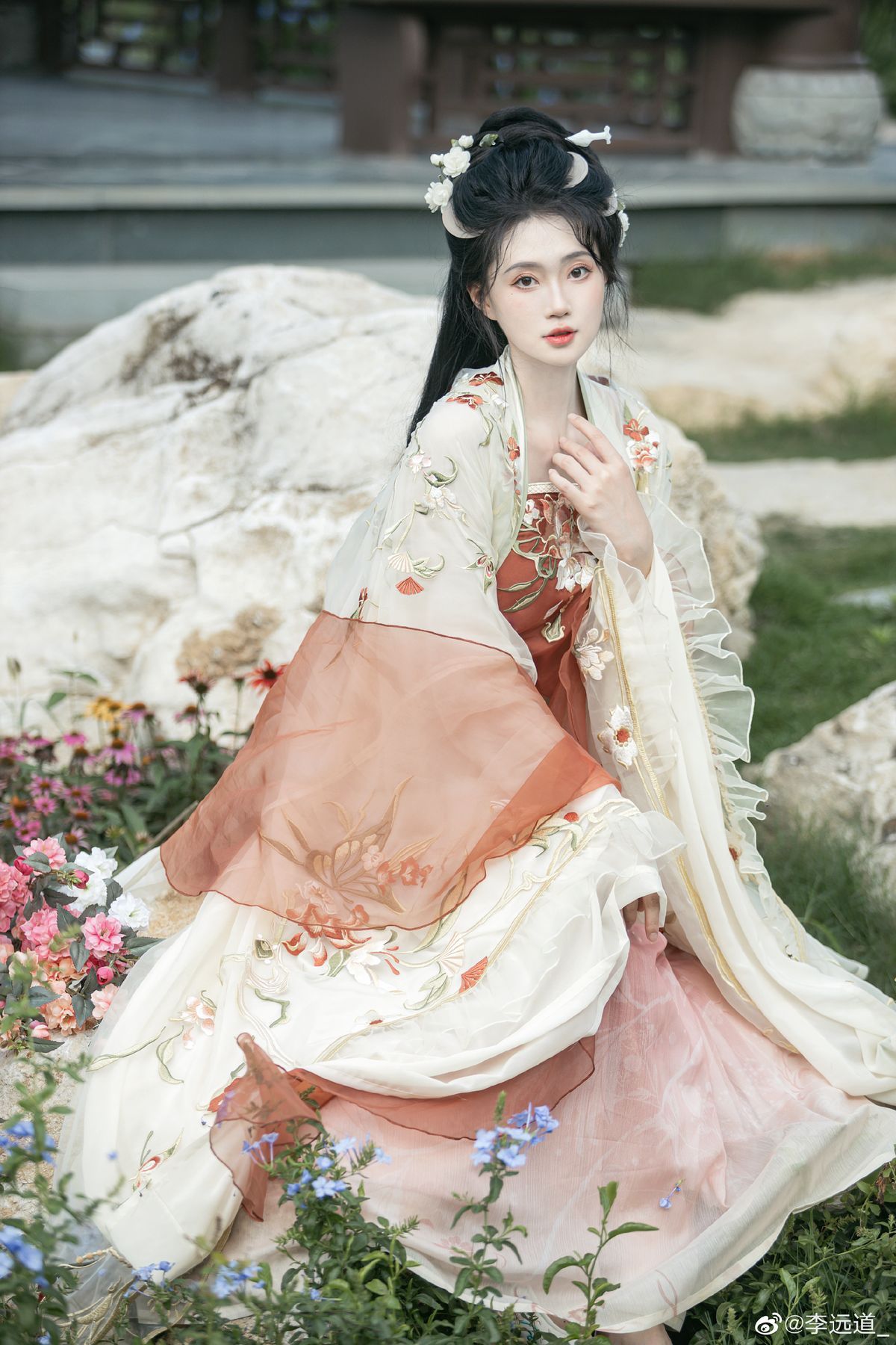 Autumn-Winter Traditional拜年服 for Adult Women:The Revival of Hanfu Fashion Autumn-Winter Traditional拜年服 for Adult Women:The Revival of Hanfu Fashion