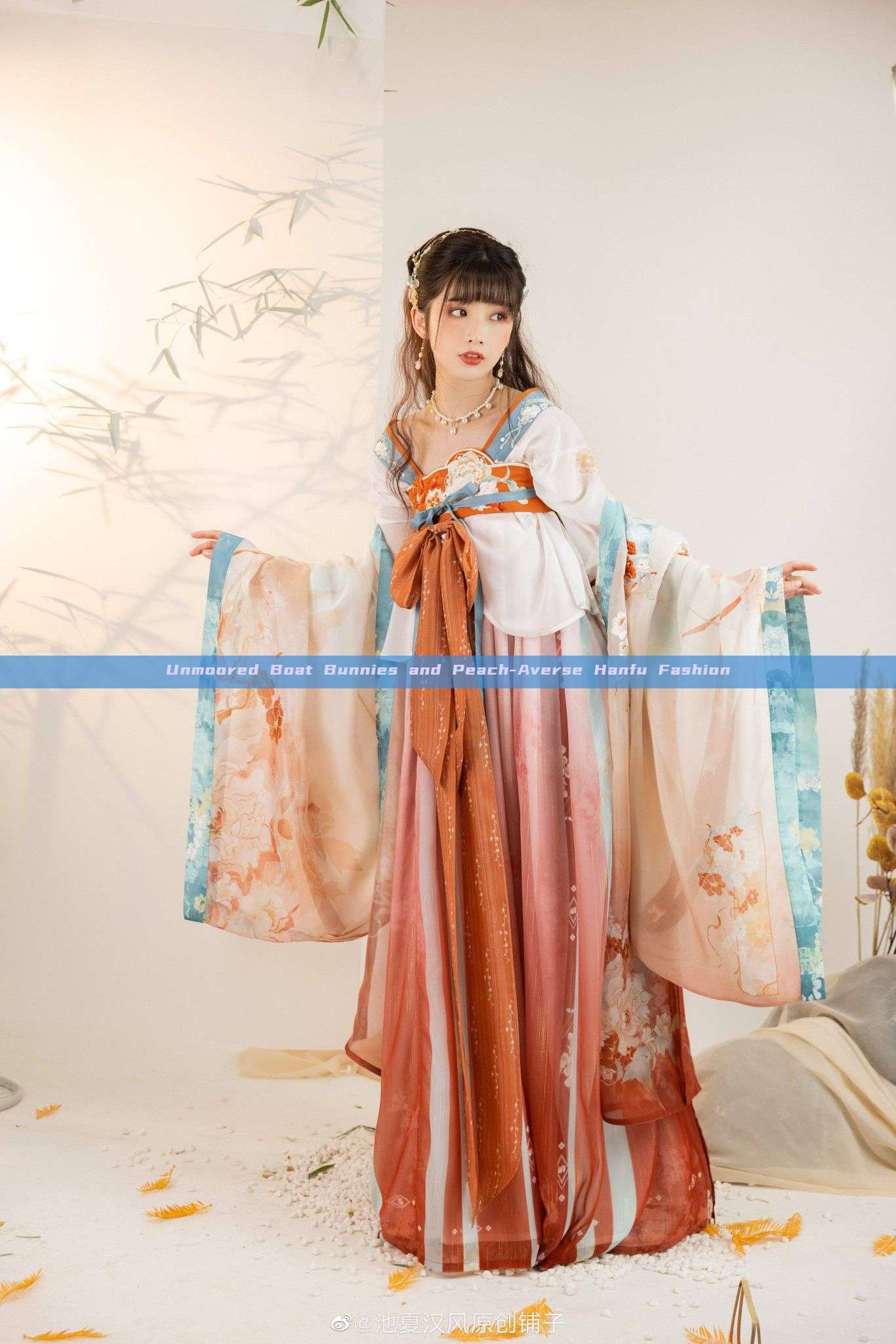 Unmoored Boat Bunnies and Peach-Averse Hanfu Fashion Unmoored Boat Bunnies and Peach-Averse Hanfu Fashion