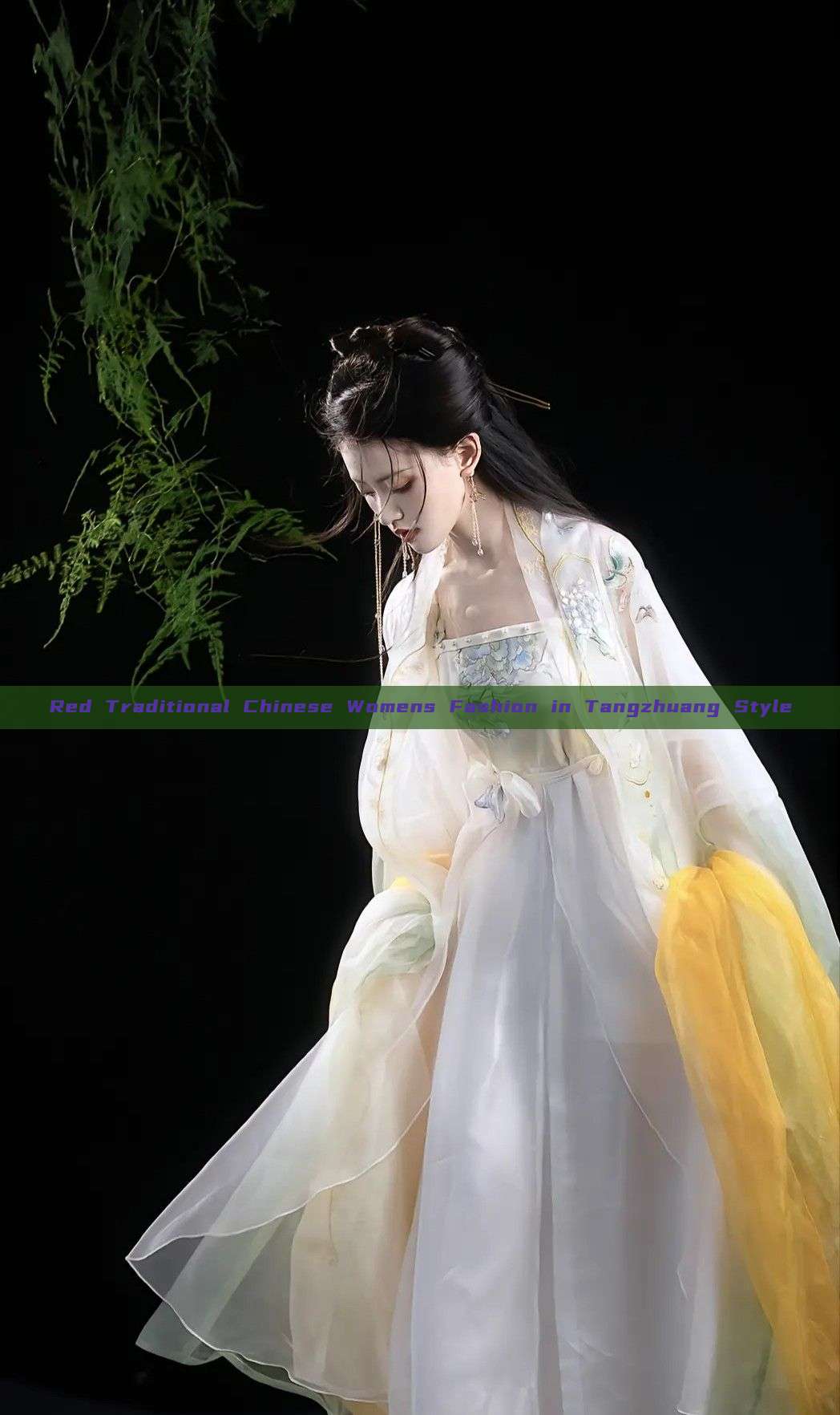 Red Traditional Chinese Womens Fashion in Tangzhuang Style Red Traditional Chinese Womens Fashion in Tangzhuang Style