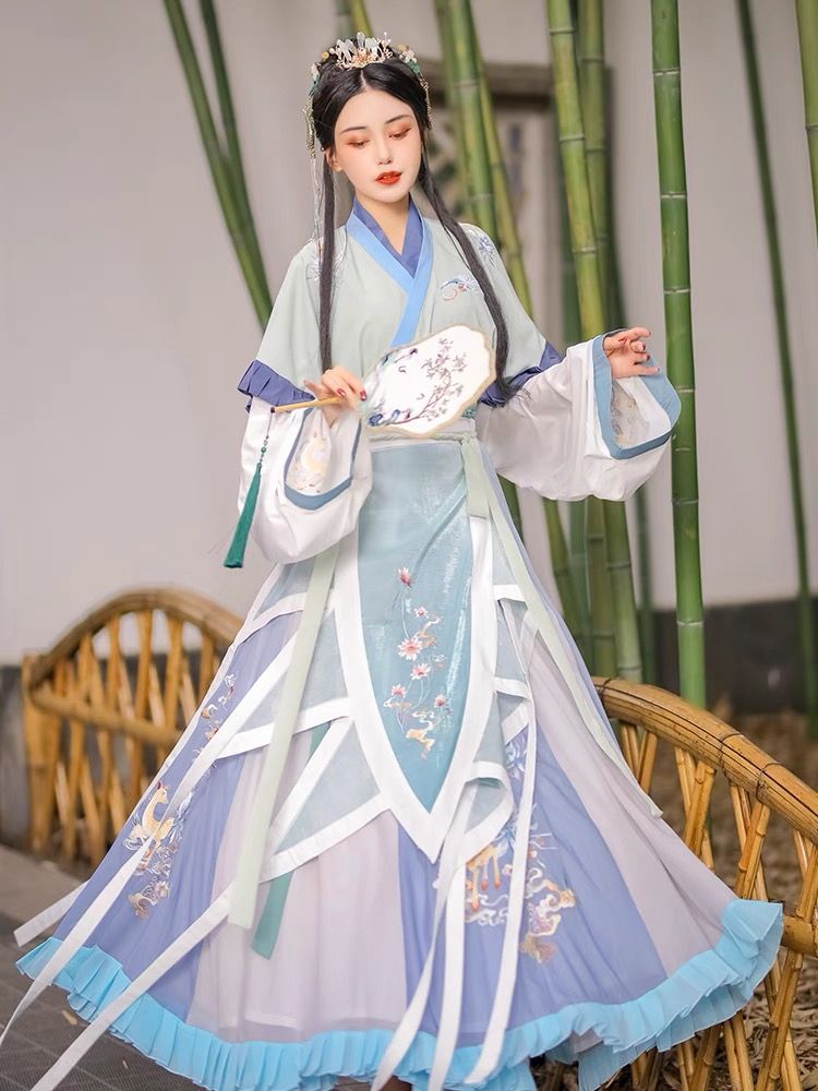 The Splendid Tang-Style Hanfu Cheongsam with its Broken-Up Skirt The Splendid Tang-Style Hanfu Cheongsam with its Broken-Up Skirt