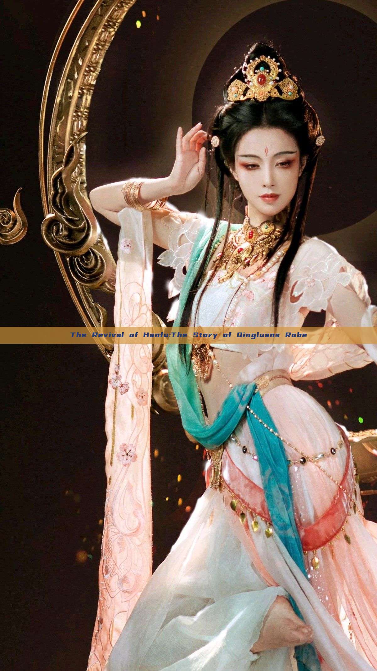 The Revival of Hanfu:The Story of Qingluans Robe The Revival of Hanfu:The Story of Qingluans Robe