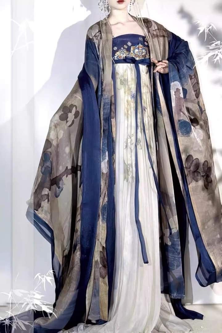 The Tapestry Bureau and the Skirt with Horseface Pattern:A Study of Traditional Chinese Textile Art