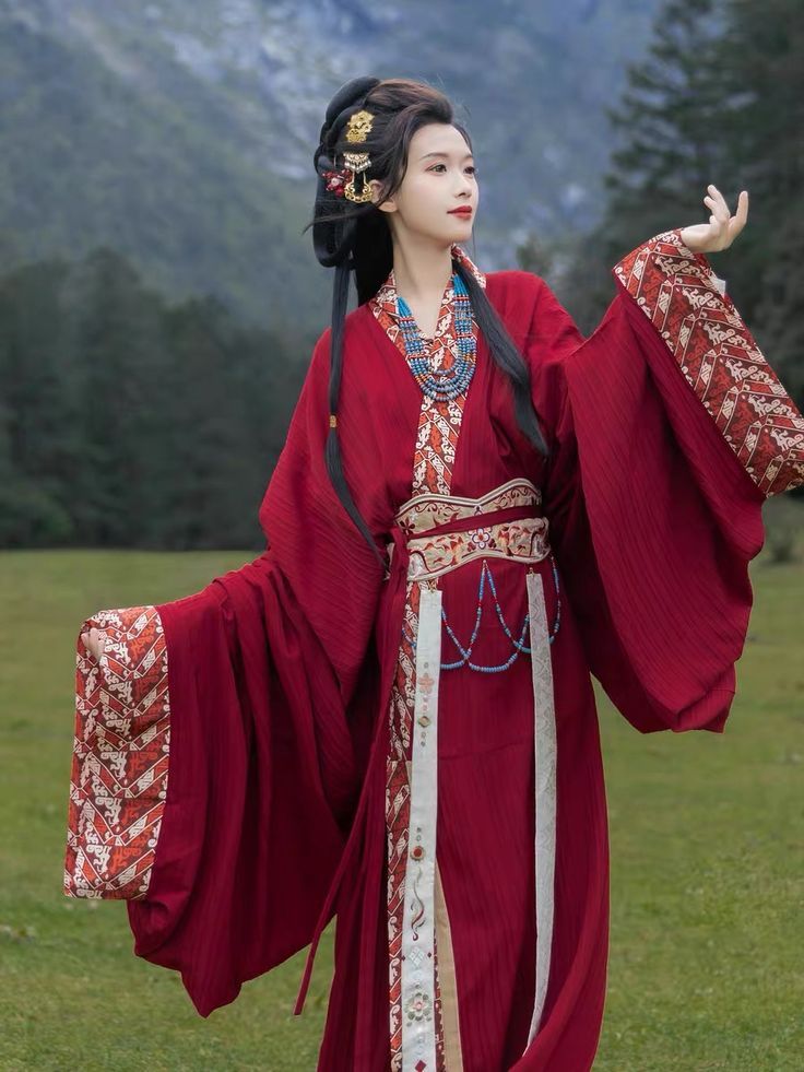 Petite Womens Tang-Style Hanfu Fashion:A Guide to Traditional Elegance