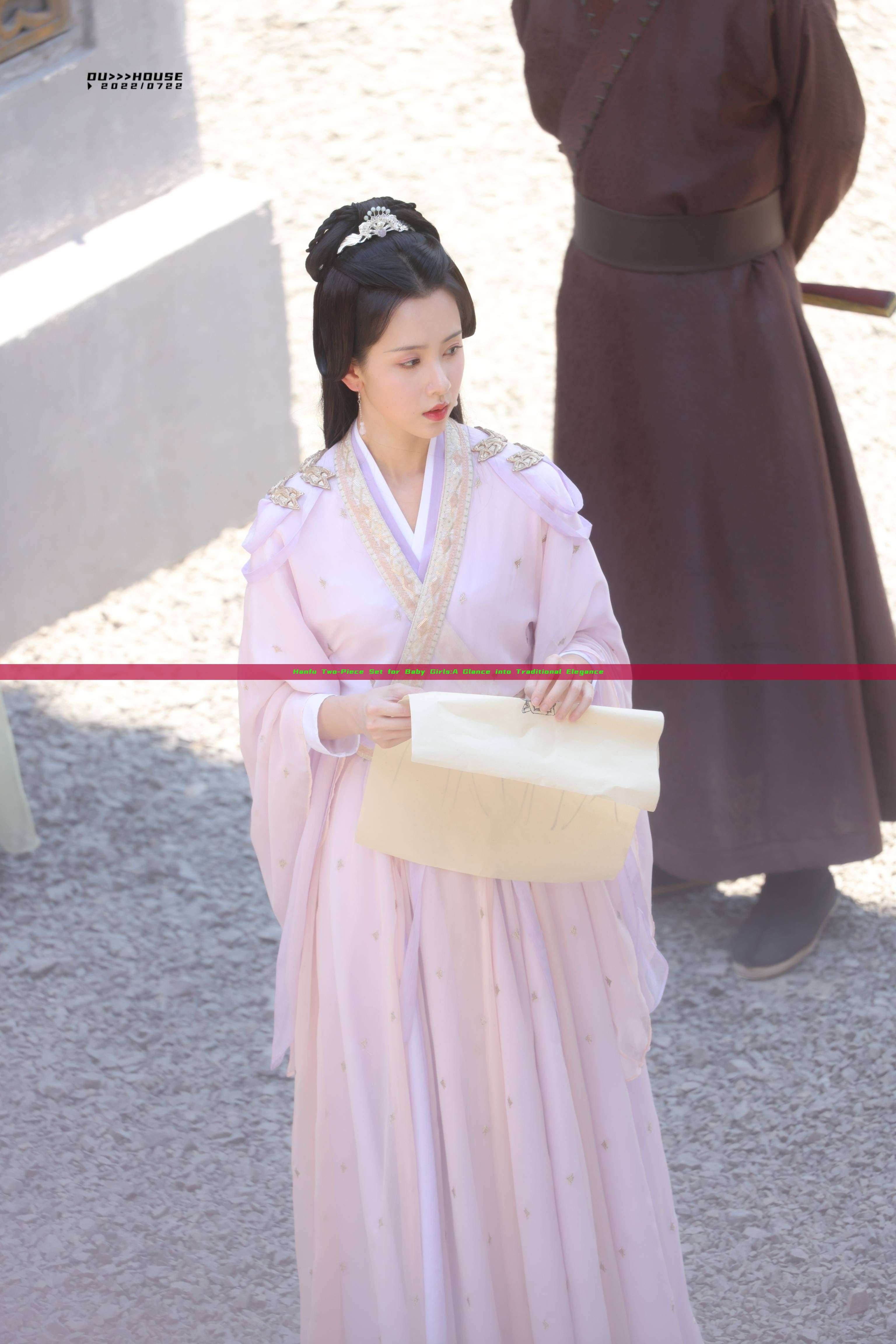 Hanfu Two-Piece Set for Baby Girls:A Glance into Traditional Elegance Hanfu Two-Piece Set for Baby Girls:A Glance into Traditional Elegance