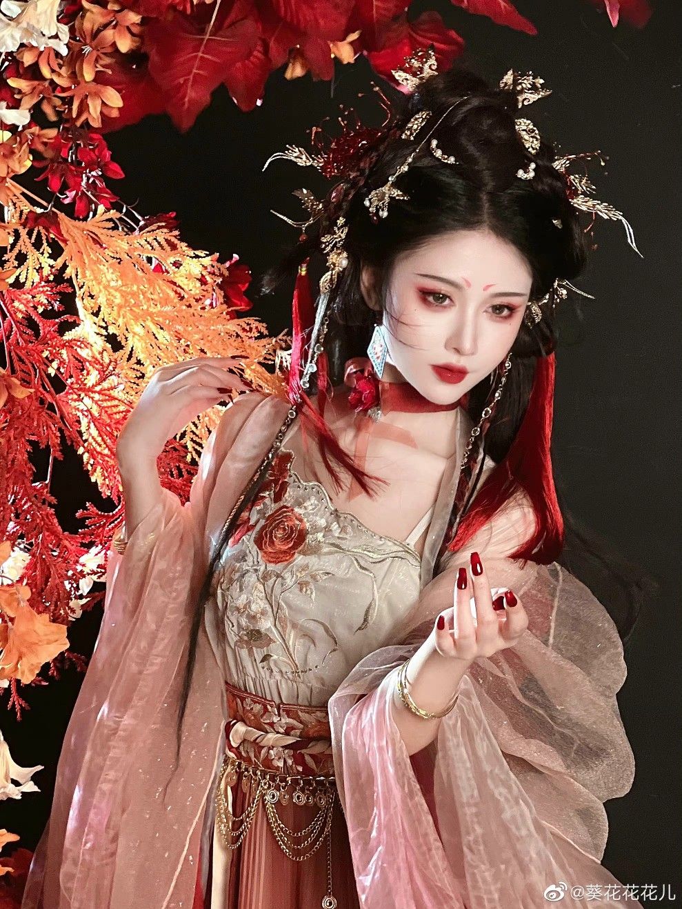 The Splendor of Ming-Style Hanfu Jewelry:The Yueluo Necklace