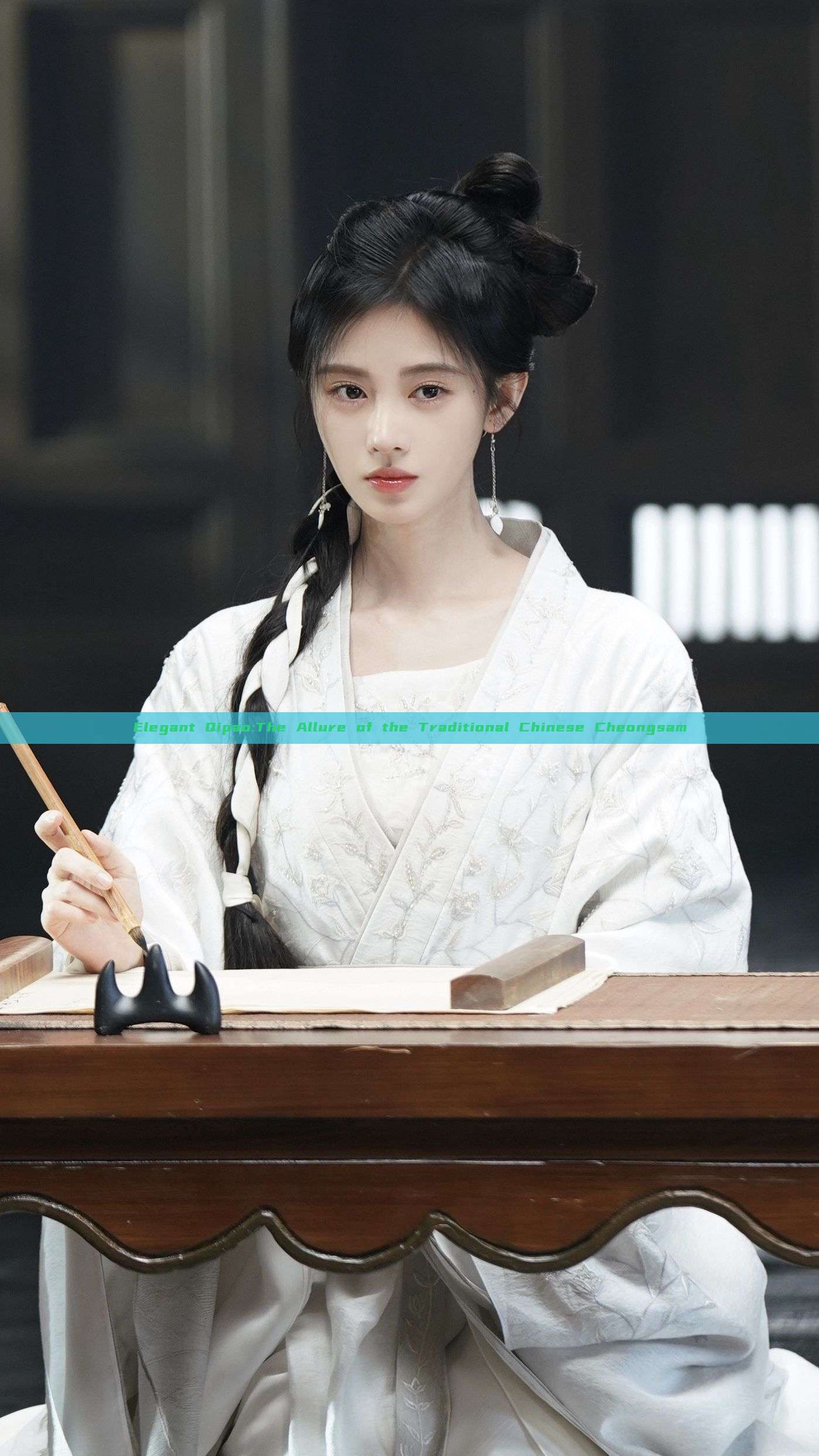 Elegant Qipao:The Allure of the Traditional Chinese Cheongsam Elegant Qipao:The Allure of the Traditional Chinese Cheongsam