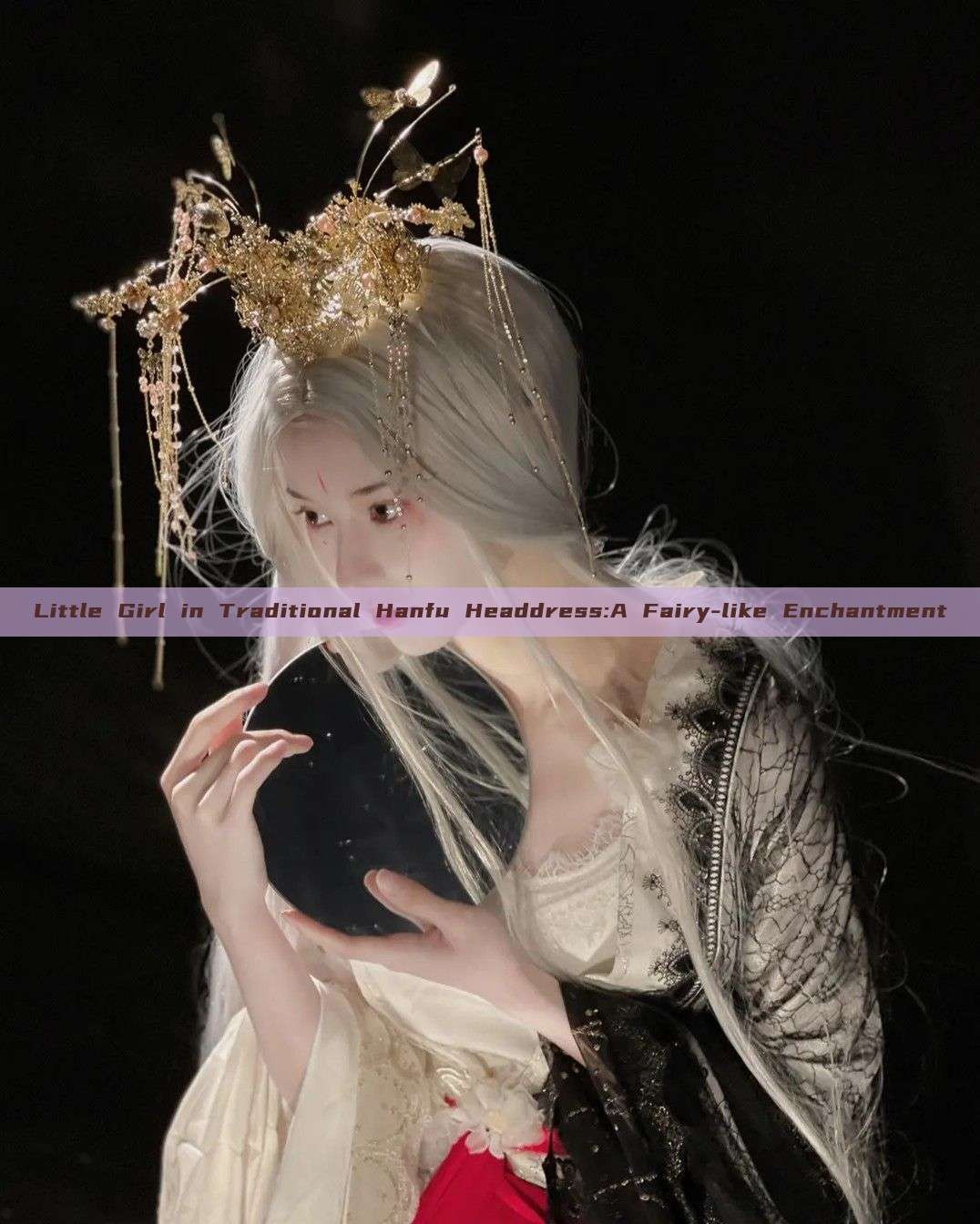 Little Girl in Traditional Hanfu Headdress:A Fairy-like Enchantment Little Girl in Traditional Hanfu Headdress:A Fairy-like Enchantment