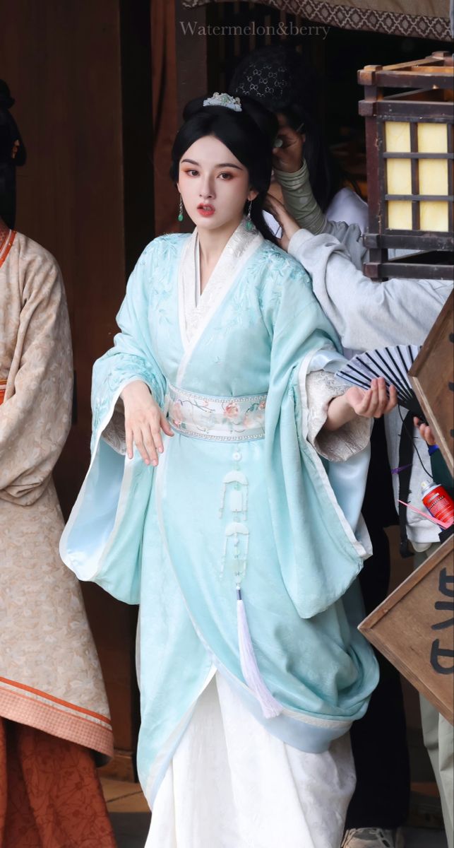 Modern Twist on Traditional Hanfu:Fashioning Modern Hanfu Evolution Modern Twist on Traditional Hanfu:Fashioning Modern Hanfu Evolution