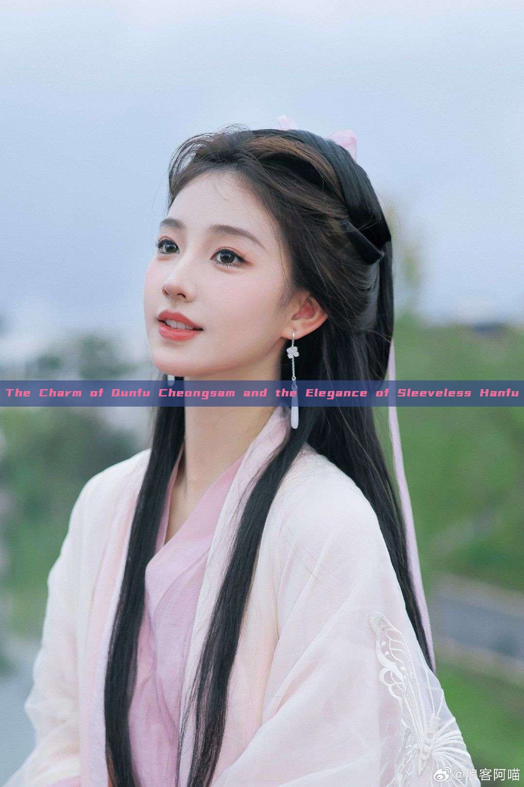The Charm of Qunfu Cheongsam and the Elegance of Sleeveless Hanfu The Charm of Qunfu Cheongsam and the Elegance of Sleeveless Hanfu