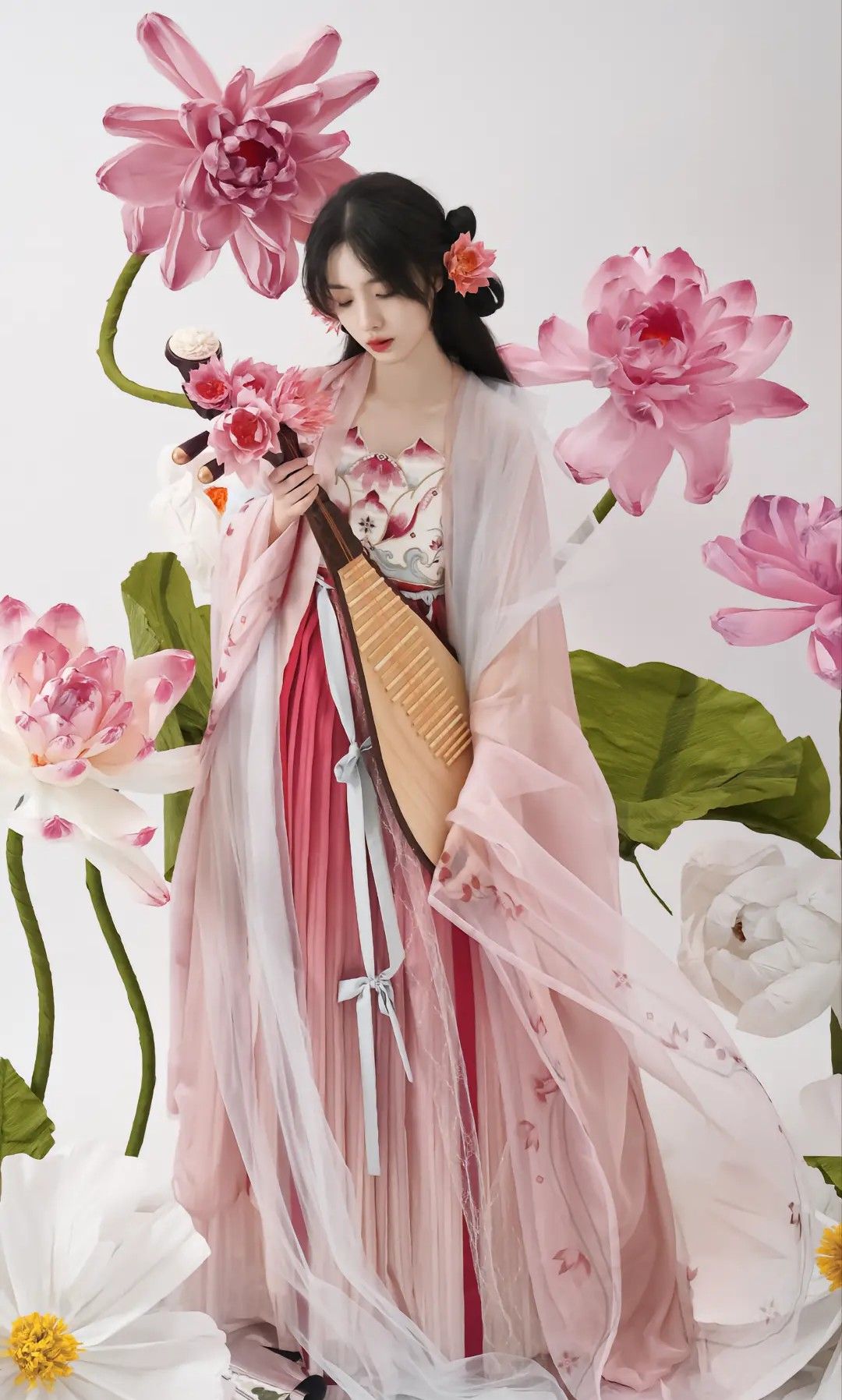 Vintage Hair Accessories and Cheongsam:A Blend of Traditional Elegance Vintage Hair Accessories and Cheongsam:A Blend of Traditional Elegance