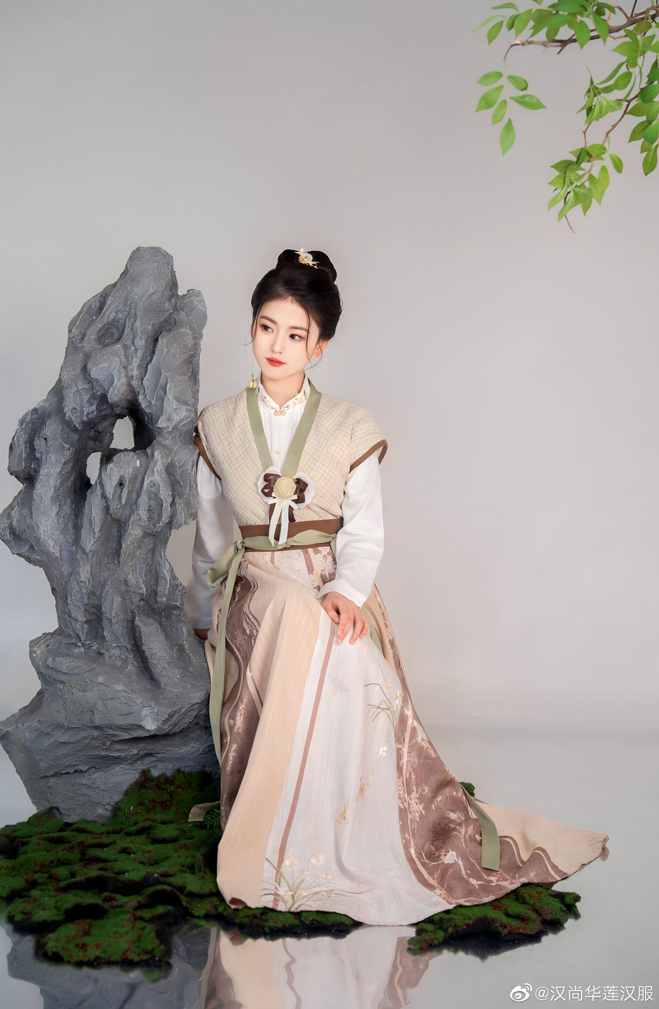 The Spring of a Hanfu-Styled Ancient童装小女神 The Spring of a Hanfu-Styled Ancient童装小女神