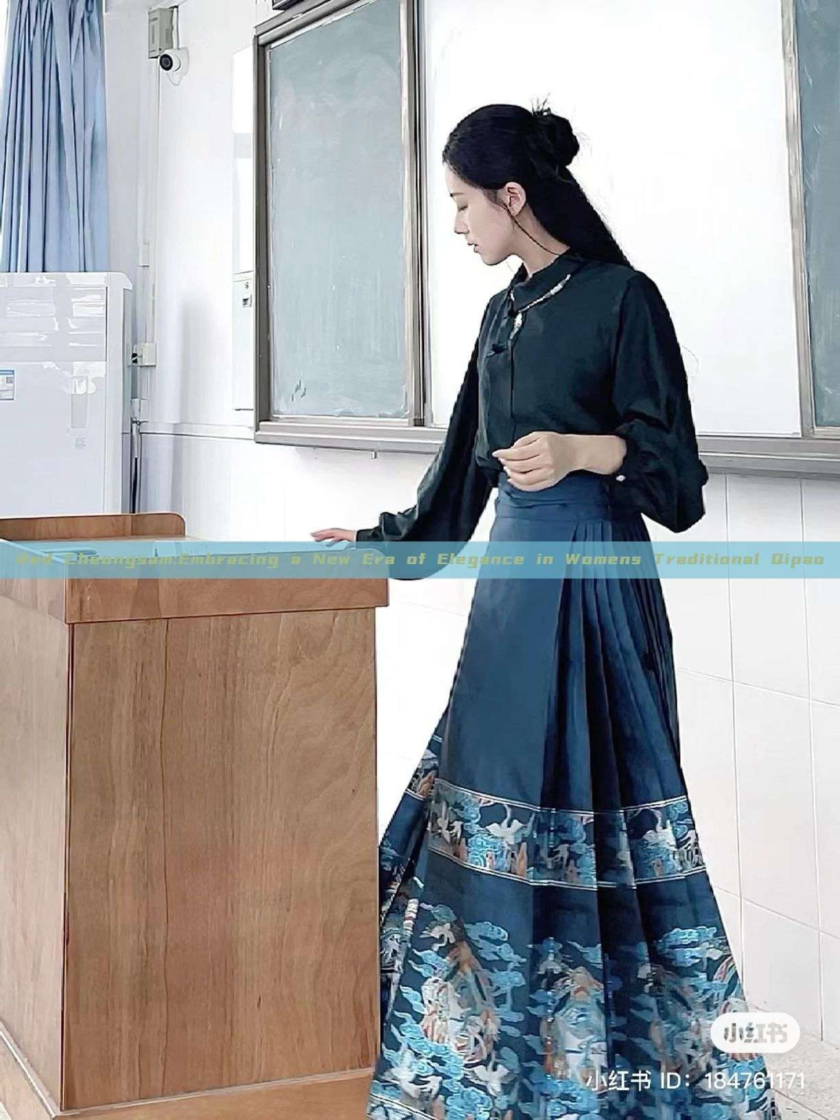 Red Cheongsam:Embracing a New Era of Elegance in Womens Traditional Qipao Red Cheongsam:Embracing a New Era of Elegance in Womens Traditional Qipao