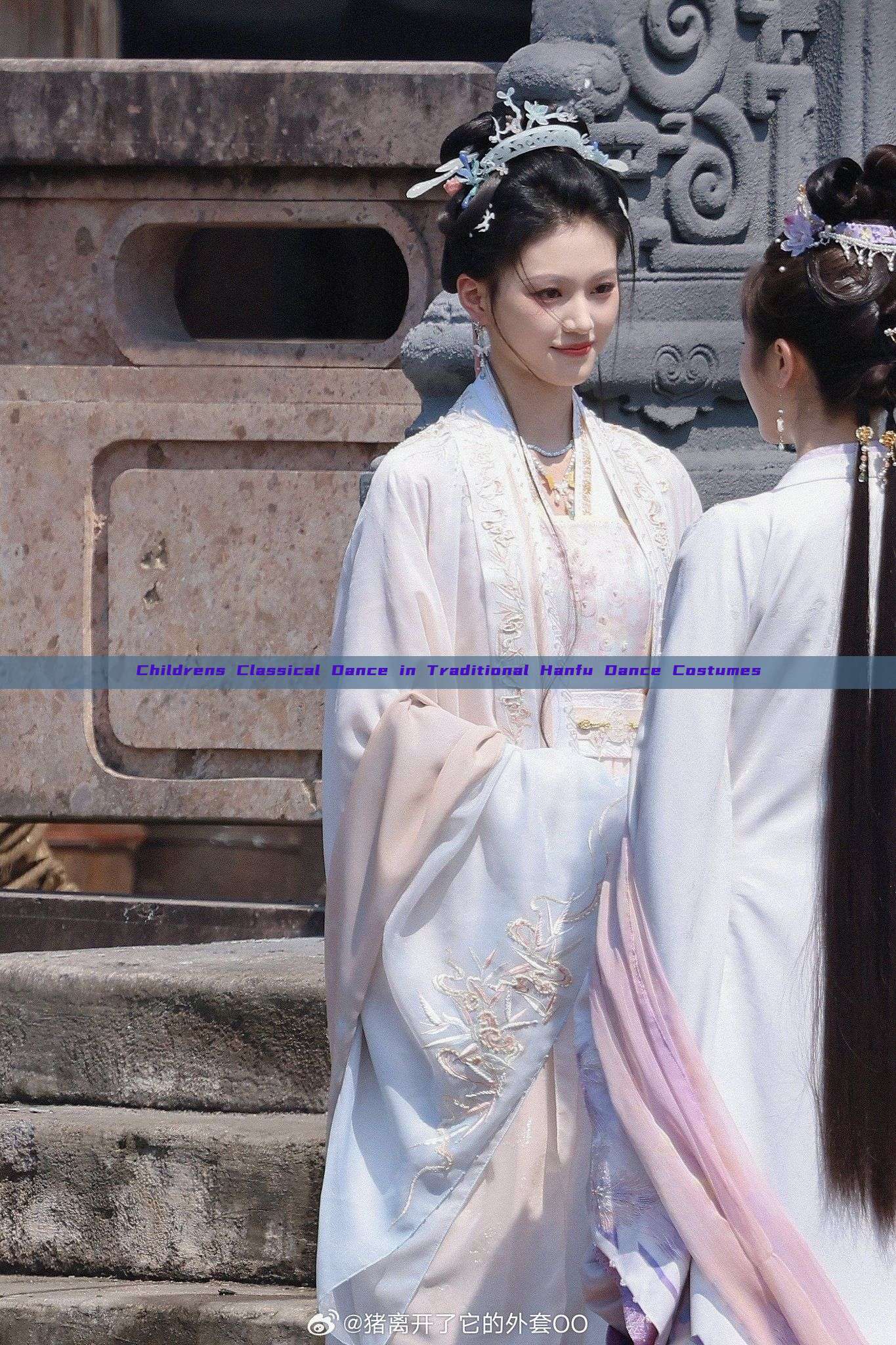 Childrens Classical Dance in Traditional Hanfu Dance Costumes Childrens Classical Dance in Traditional Hanfu Dance Costumes