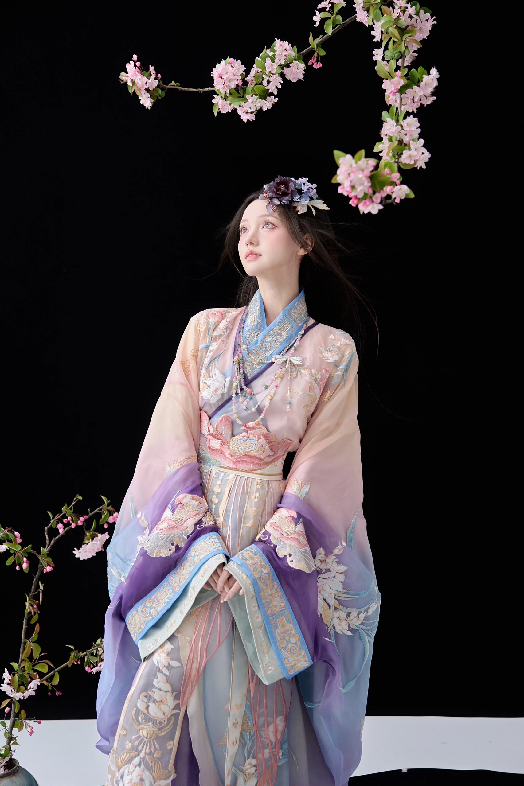 Children in Yellow Hanfu:The Splendid Tradition of Chinese Heritage Children in Yellow Hanfu:The Splendid Tradition of Chinese Heritage