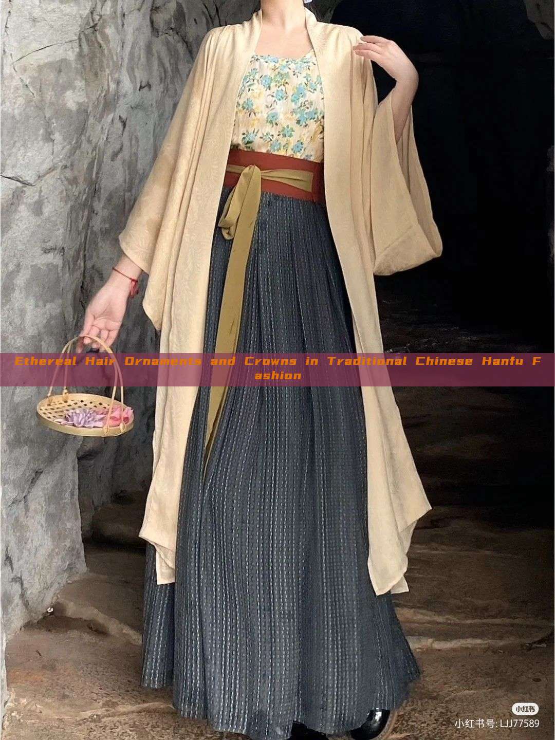 Ethereal Hair Ornaments and Crowns in Traditional Chinese Hanfu Fashion Ethereal Hair Ornaments and Crowns in Traditional Chinese Hanfu Fashion