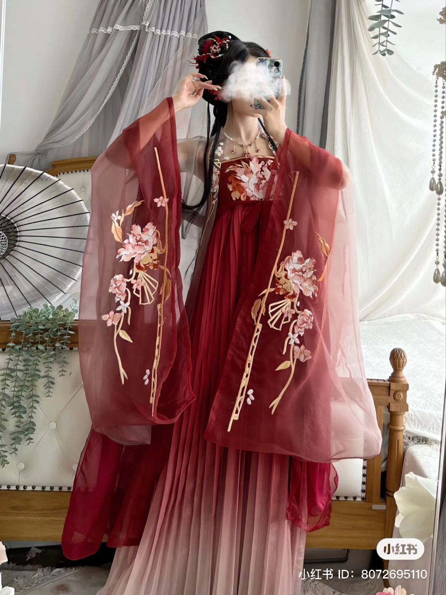 The Splendor of Tang-Style Hanfu:Lantern Pants in Detail The Splendor of Tang-Style Hanfu:Lantern Pants in Detail