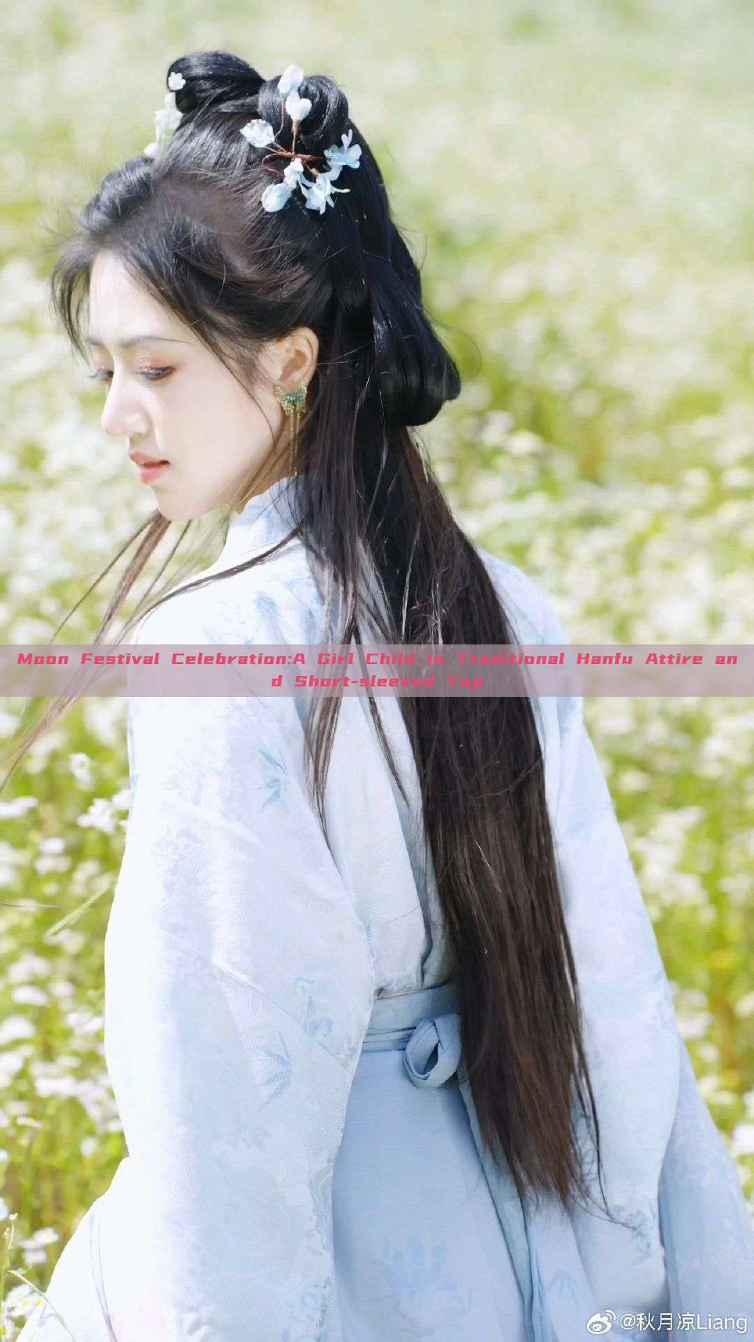 Moon Festival Celebration:A Girl Child in Traditional Hanfu Attire and Short-sleeved Top Moon Festival Celebration:A Girl Child in Traditional Hanfu Attire and Short-sleeved Top