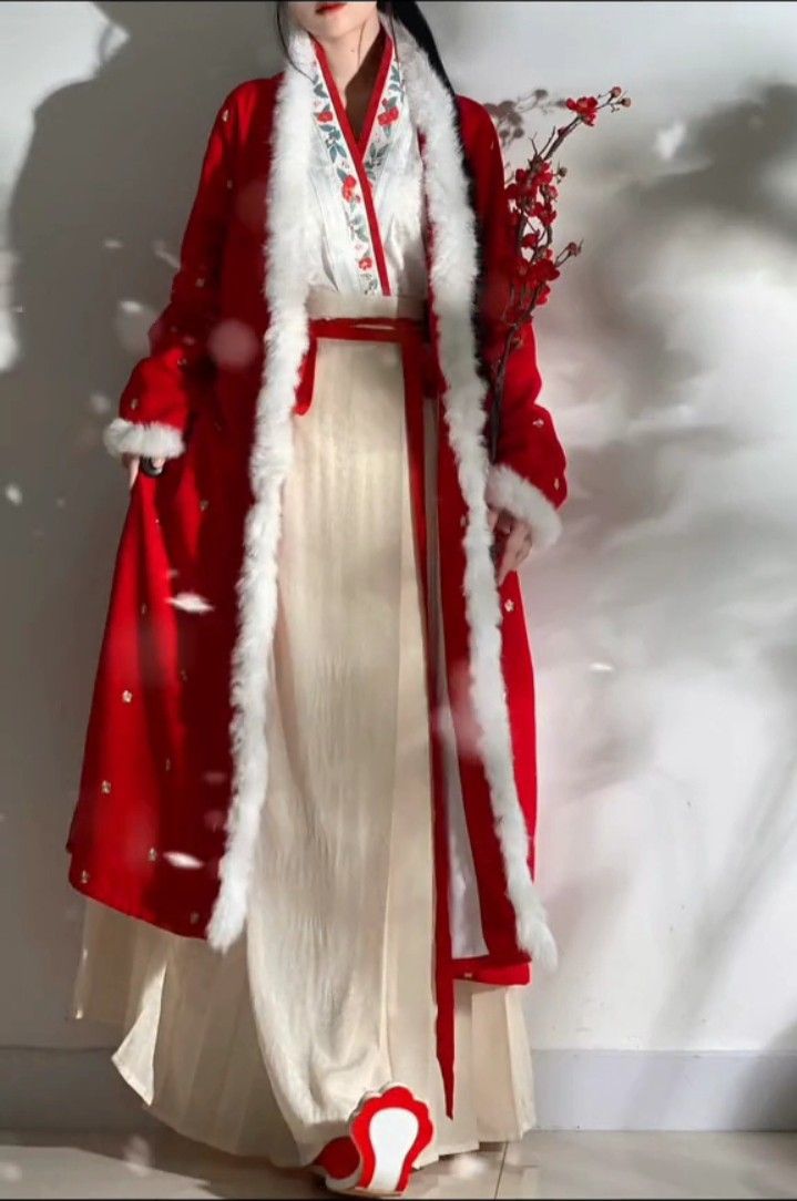 The Splendor of Princesses in Hanfu of the Great Song Dynasty The Splendor of Princesses in Hanfu of the Great Song Dynasty