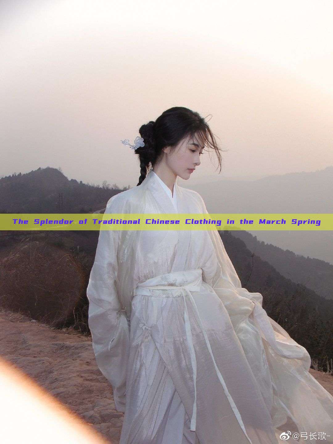 The Splendor of Traditional Chinese Clothing in the March Spring The Splendor of Traditional Chinese Clothing in the March Spring