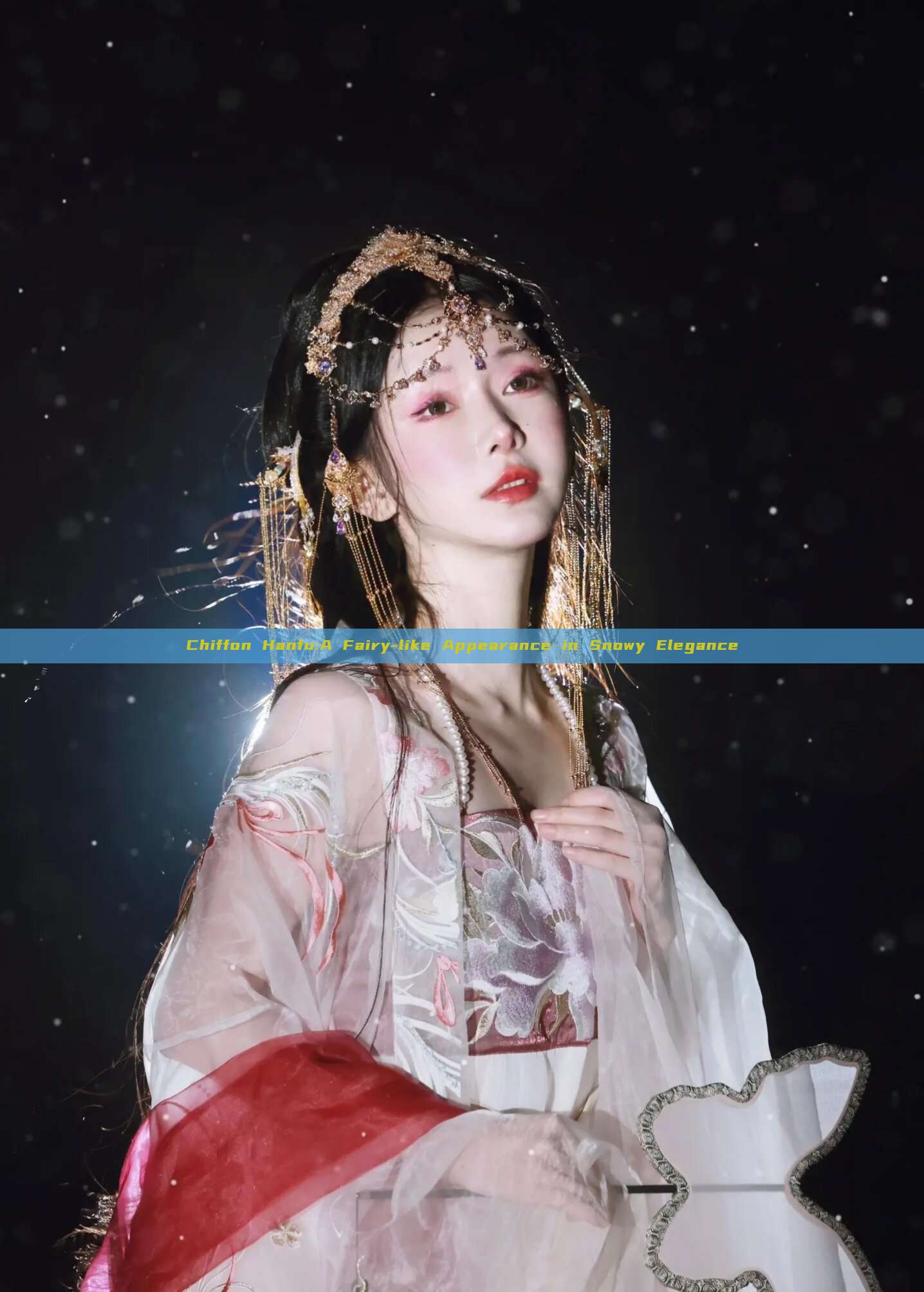 Chiffon Hanfu:A Fairy-like Appearance in Snowy Elegance Chiffon Hanfu:A Fairy-like Appearance in Snowy Elegance