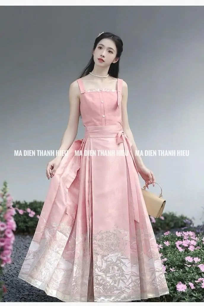 Qipao:The Traditional Charm of Cheongsam for Little Girls Qipao:The Traditional Charm of Cheongsam for Little Girls