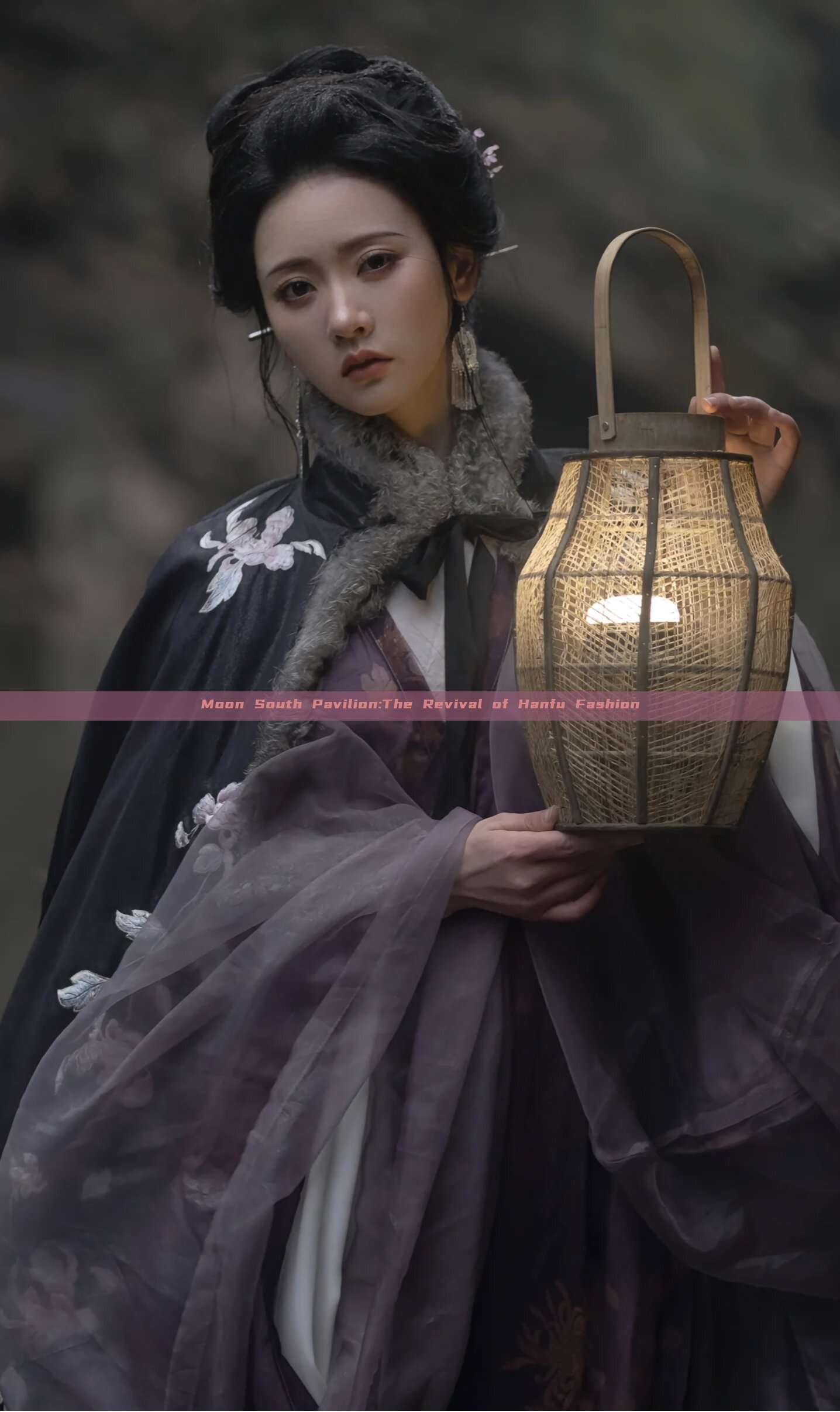 Moon South Pavilion:The Revival of Hanfu Fashion Moon South Pavilion:The Revival of Hanfu Fashion