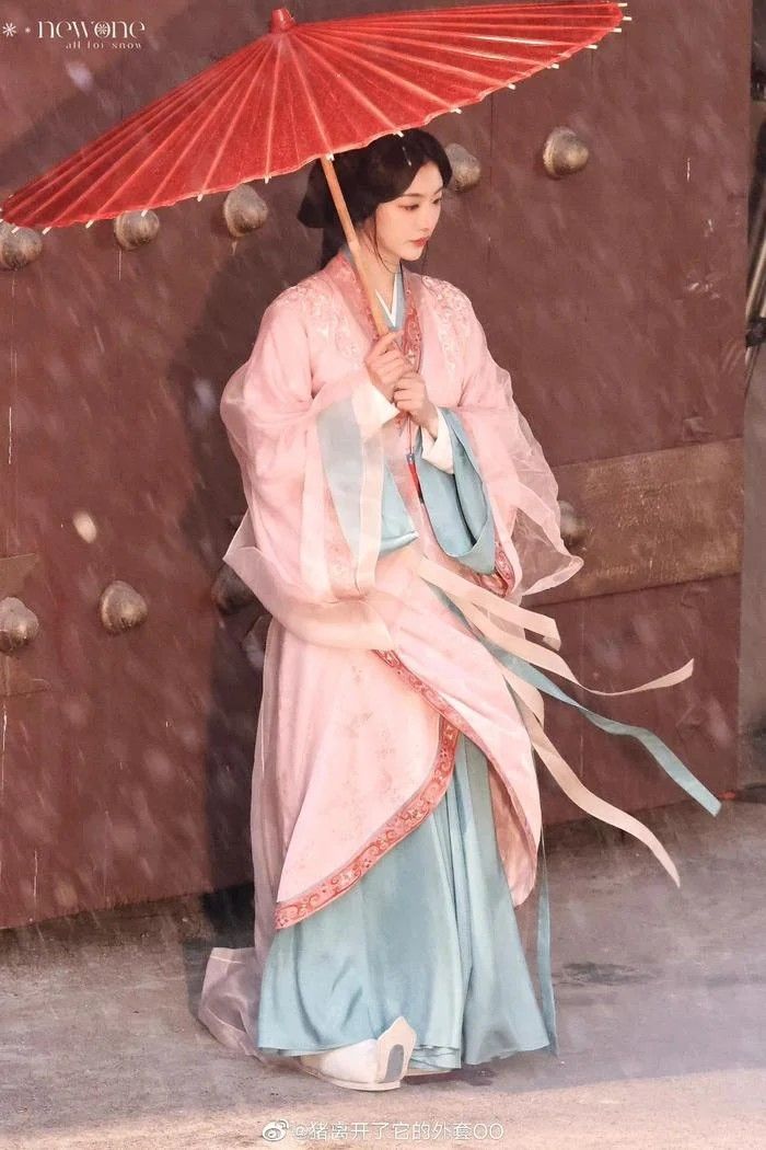 Vietnamese Ao Dai Cheongsam for Autumn Winter:A Blend of Tradition and Modernity Vietnamese Ao Dai Cheongsam for Autumn Winter:A Blend of Tradition and Modernity