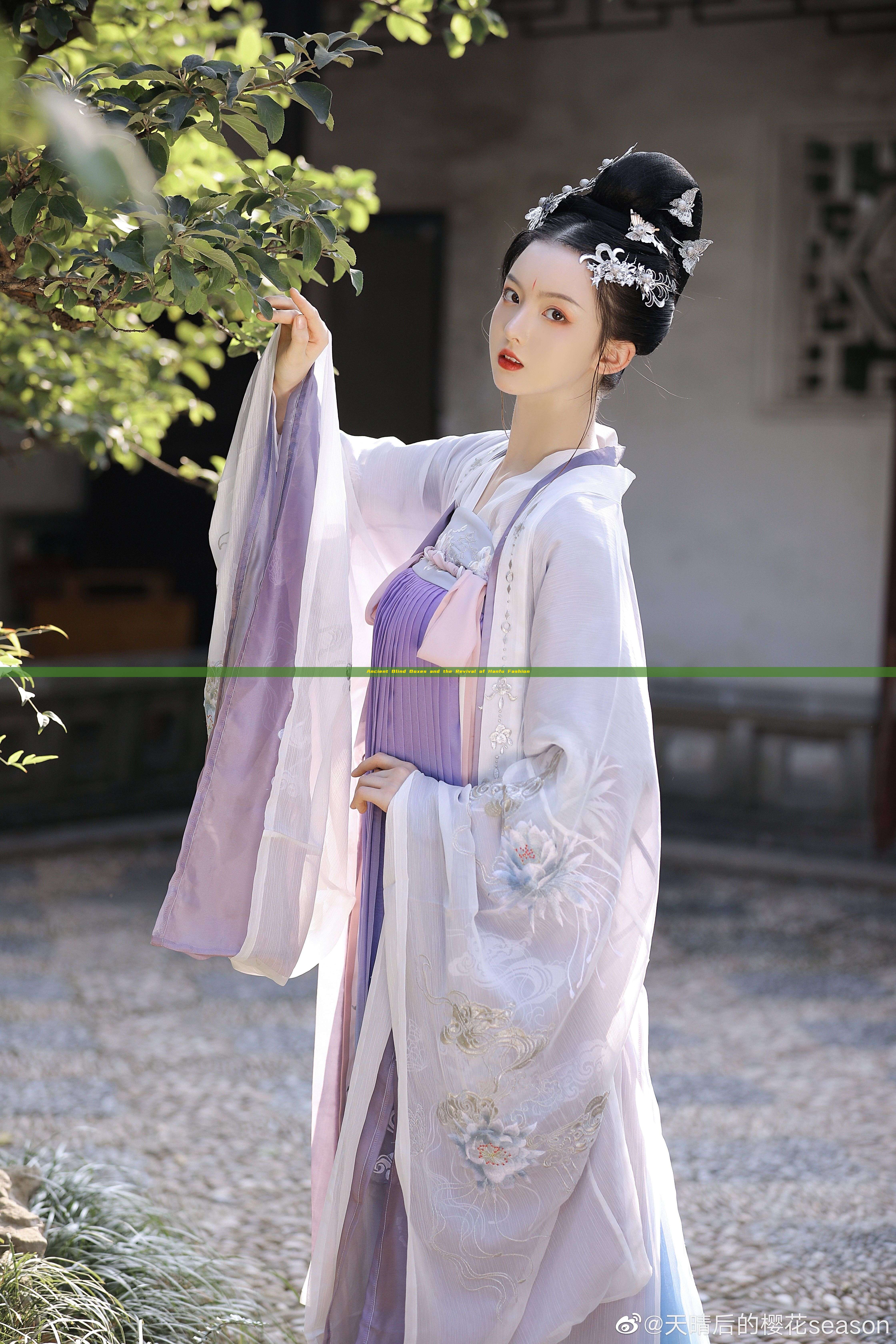 Ancient Blind Boxes and the Revival of Hanfu Fashion