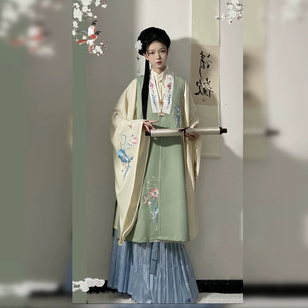 The Story of a Hanfu Girl in Ming Dynasty Style The Story of a Hanfu Girl in Ming Dynasty Style