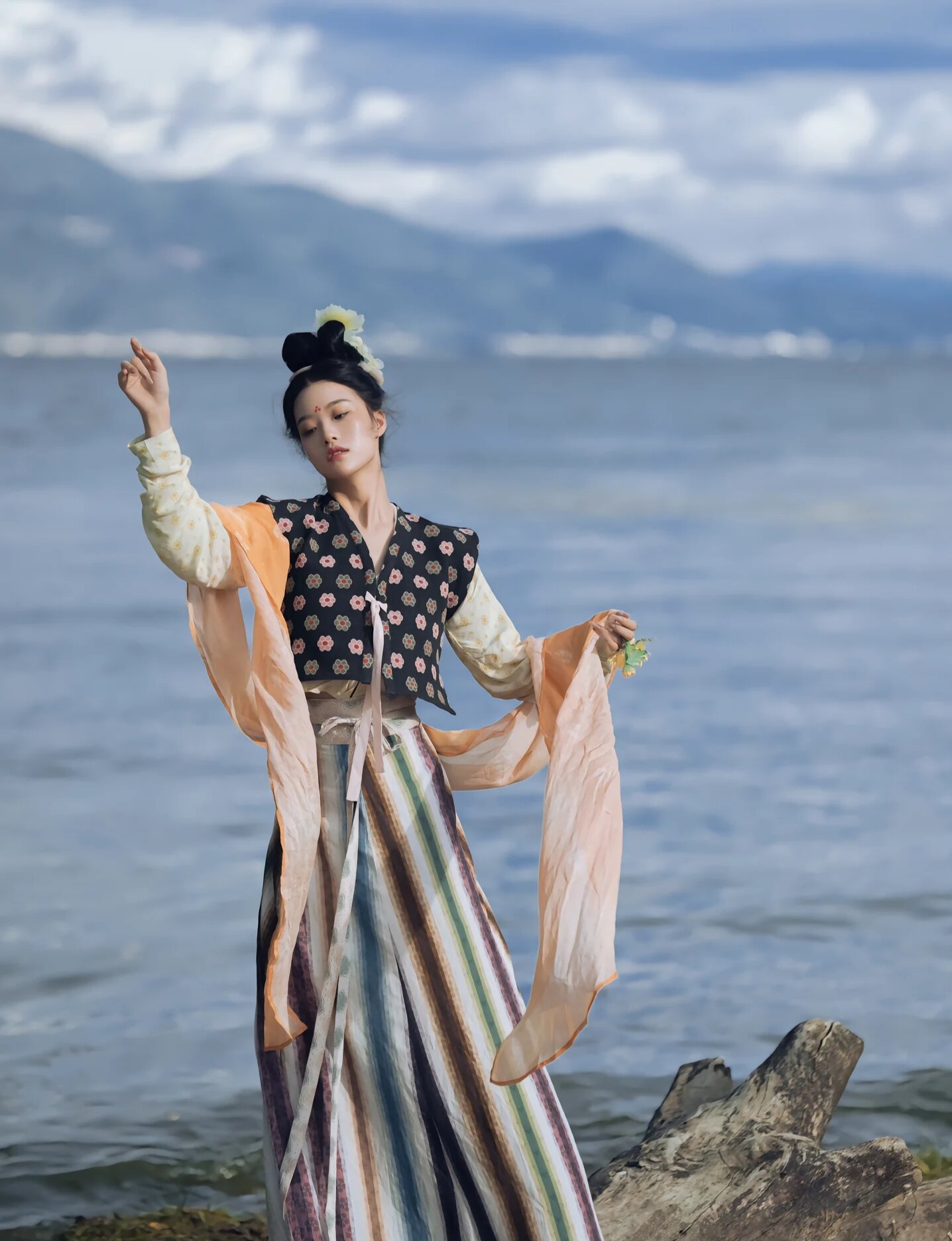 Daily Life in Chinese Style:The Revival of Hanfu Fashion Daily Life in Chinese Style:The Revival of Hanfu Fashion