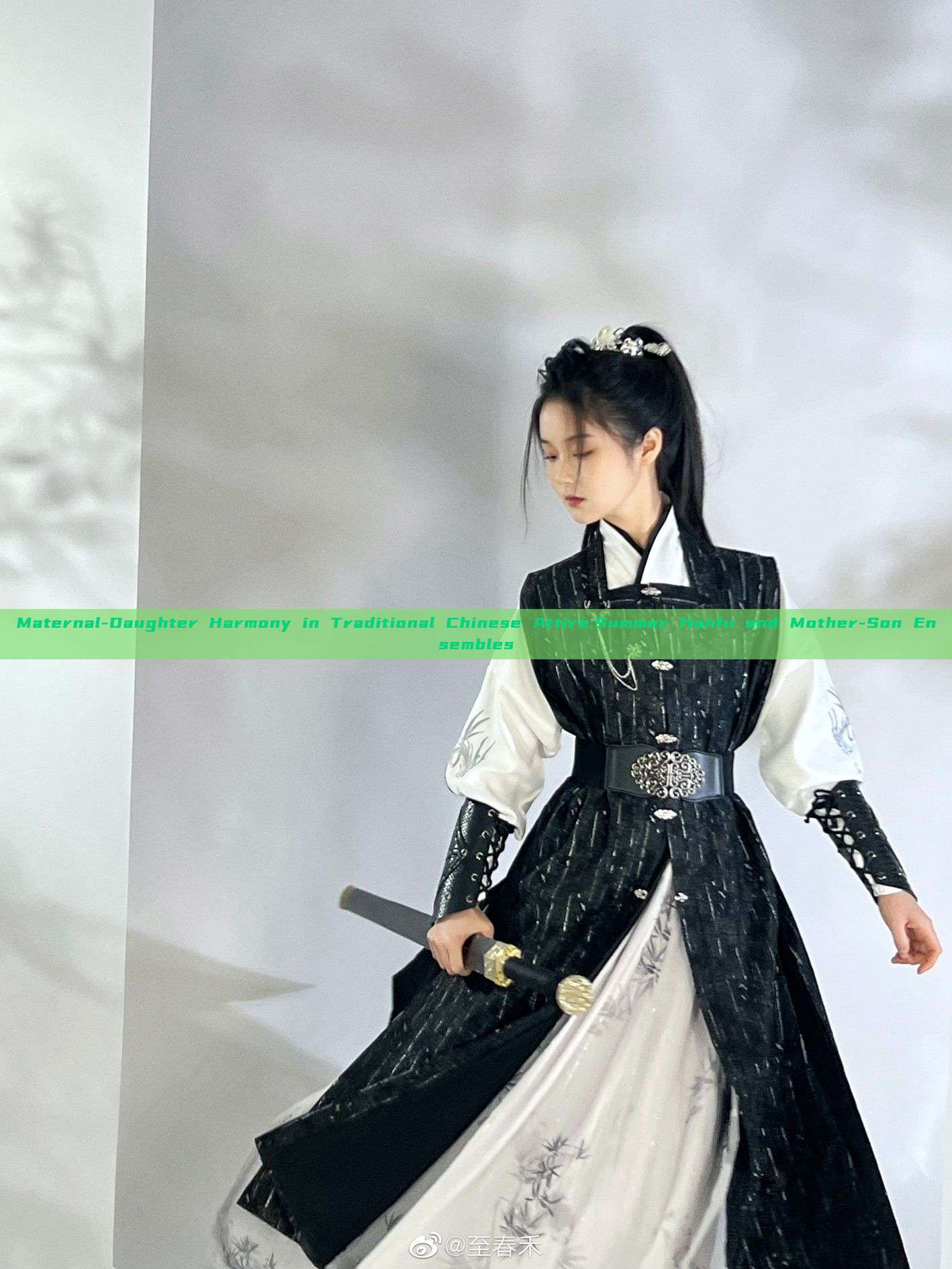 Maternal-Daughter Harmony in Traditional Chinese Attire:Summer Hanfu and Mother-Son Ensembles Maternal-Daughter Harmony in Traditional Chinese Attire:Summer Hanfu and Mother-Son Ensembles
