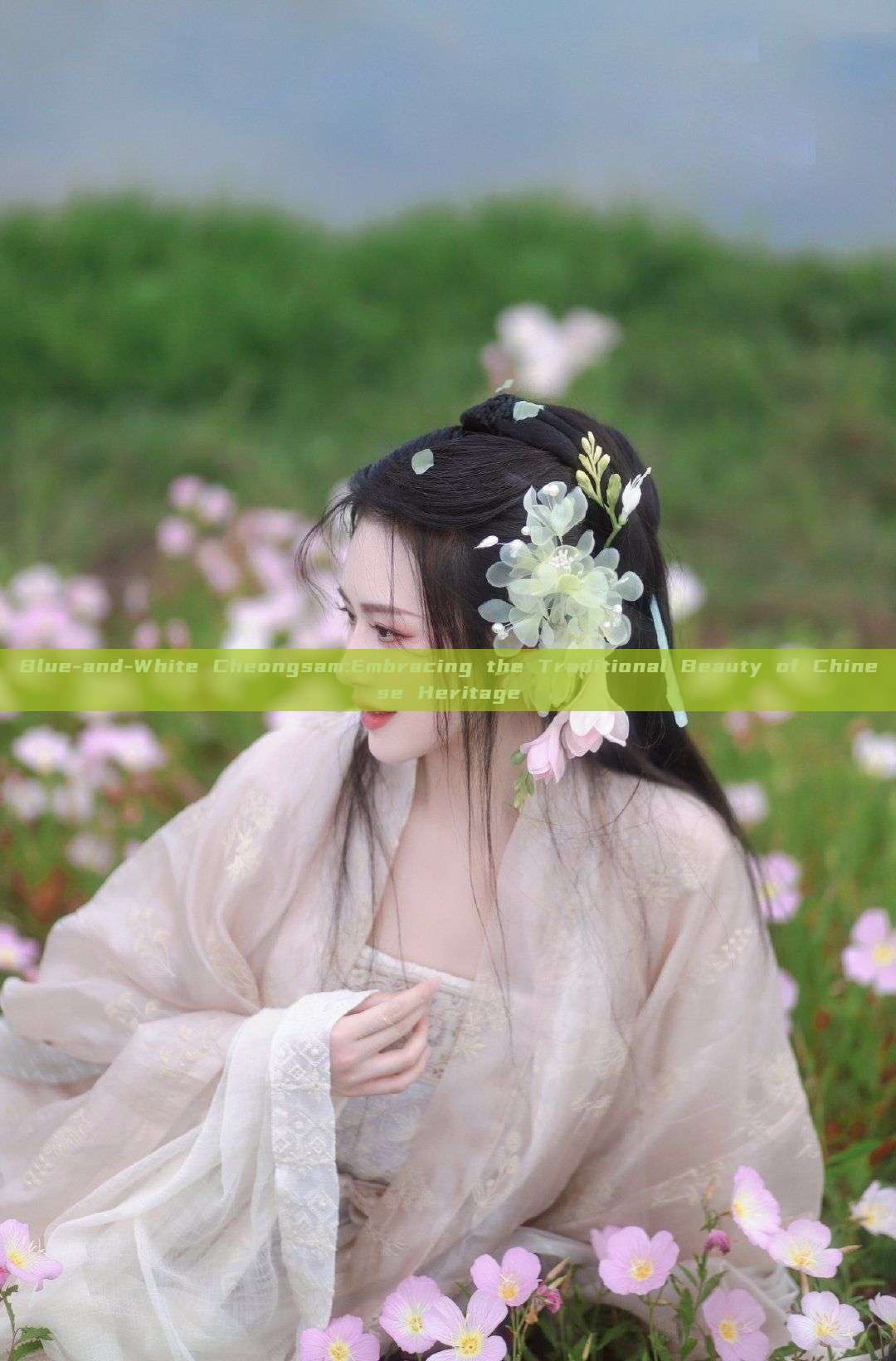 Blue-and-White Cheongsam:Embracing the Traditional Beauty of Chinese Heritage Blue-and-White Cheongsam:Embracing the Traditional Beauty of Chinese Heritage