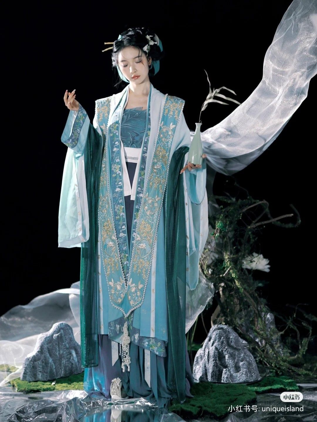 Ming-Style Hanfu Horseface Skirt Ensemble for Women:A Blend of Tradition and Elegance Ming-Style Hanfu Horseface Skirt Ensemble for Women:A Blend of Tradition and Elegance